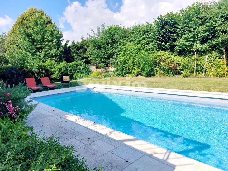 Sale House Saint-Genis-Pouilly 6&nbsp;Rooms 286&nbsp;m²