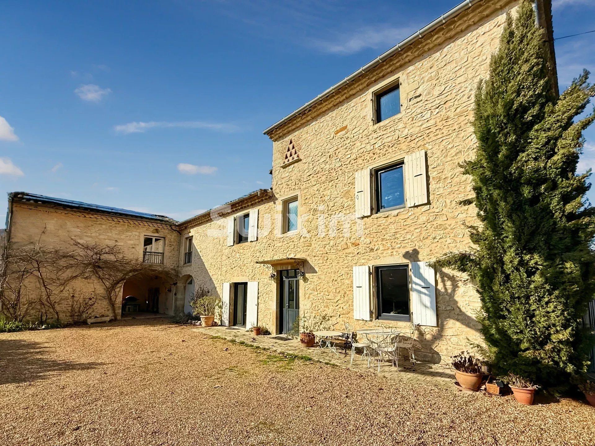 casa 9 Camere in vendita su Saint-Marcel-lès-Sauzet (26740)