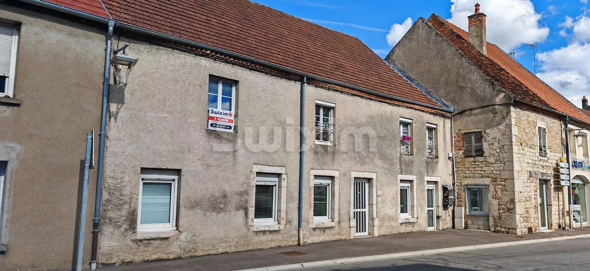 edificio 7 Salas en venta en Chaussin (39120)