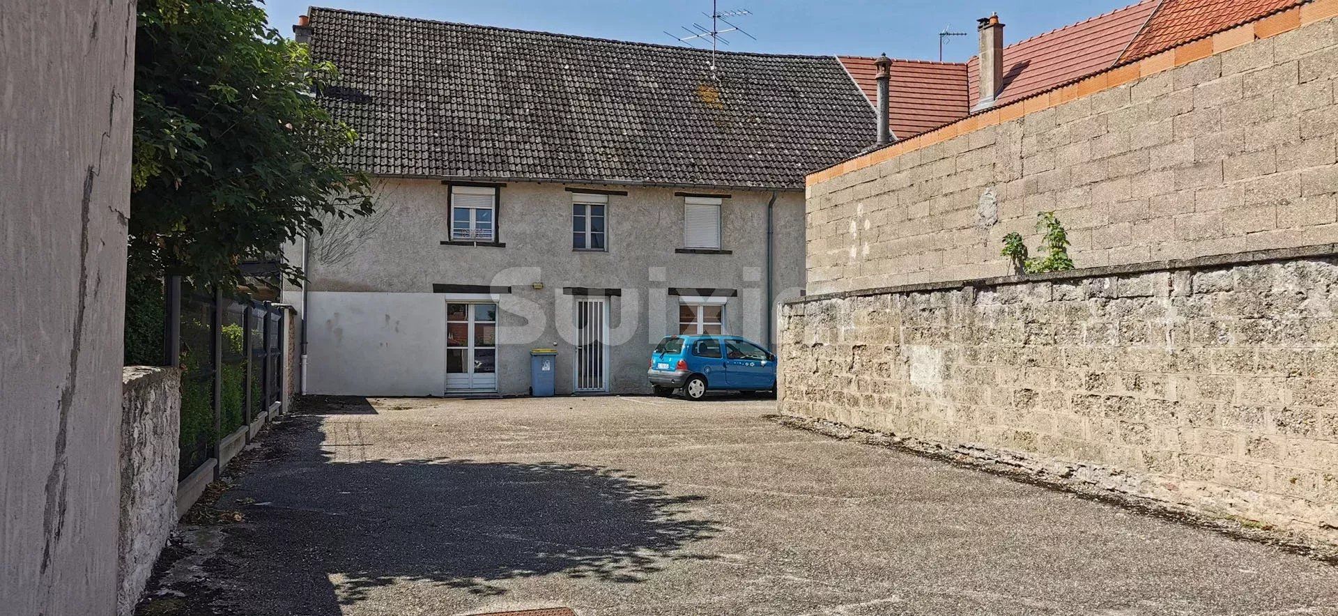 edificio 7 Salas en venta en Chaussin (39120)