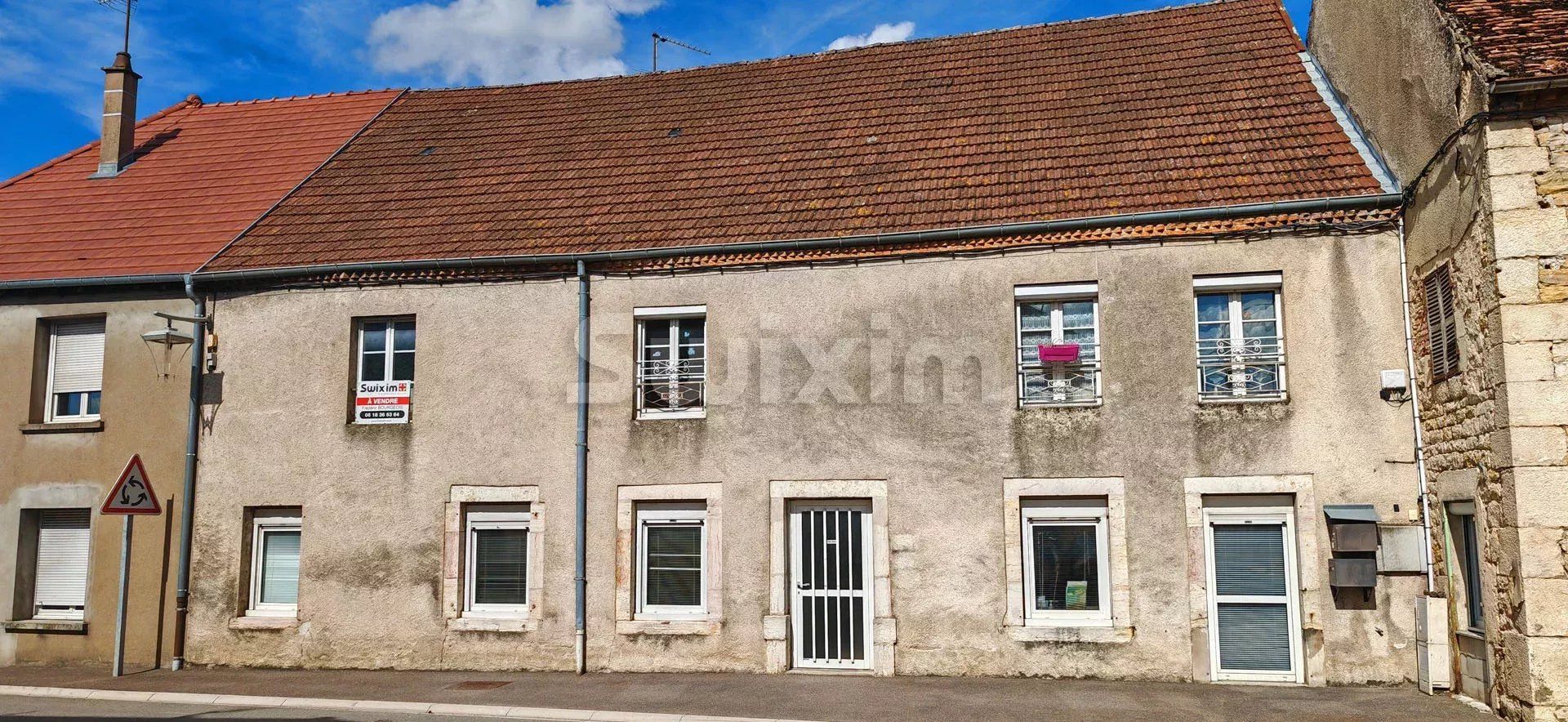 edificio 7 Salas en venta en Chaussin (39120)