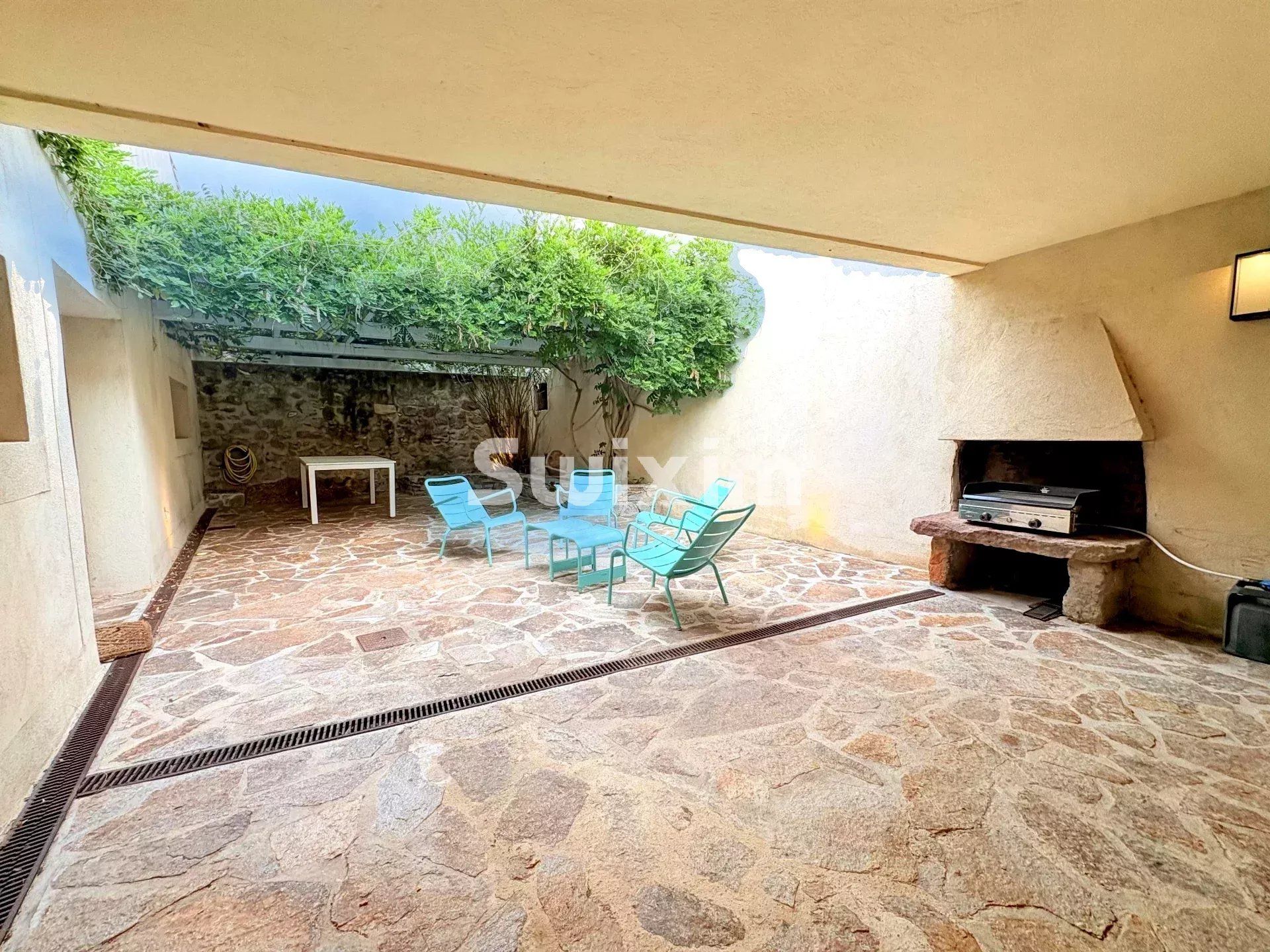 house 6 Rooms for sale on Le Plan-de-la-Tour (83120)