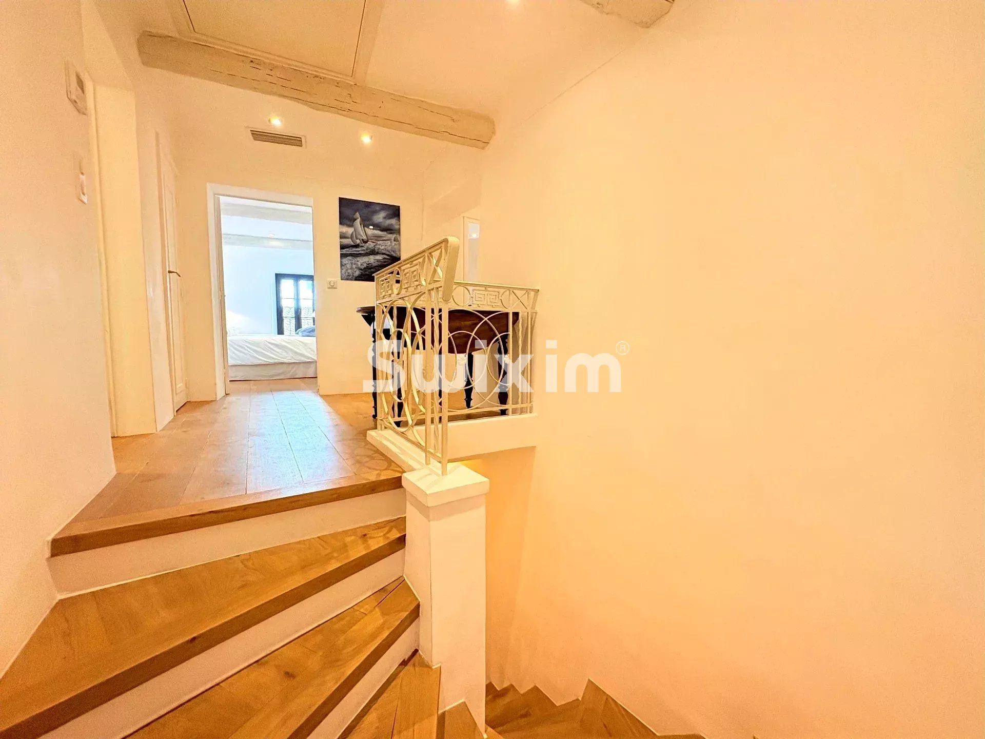 house 6 Rooms for sale on Le Plan-de-la-Tour (83120)