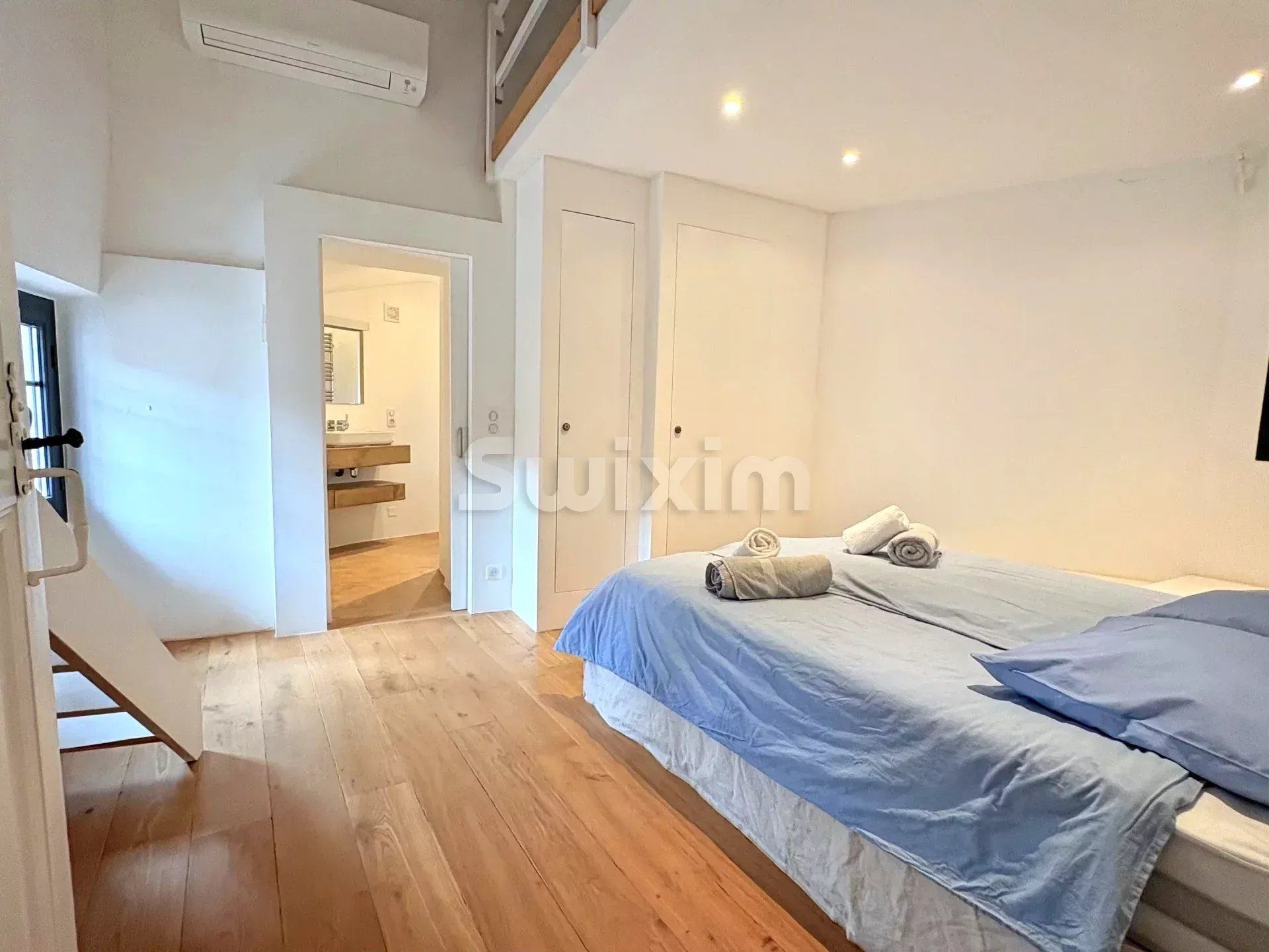 house 6 Rooms for sale on Le Plan-de-la-Tour (83120)