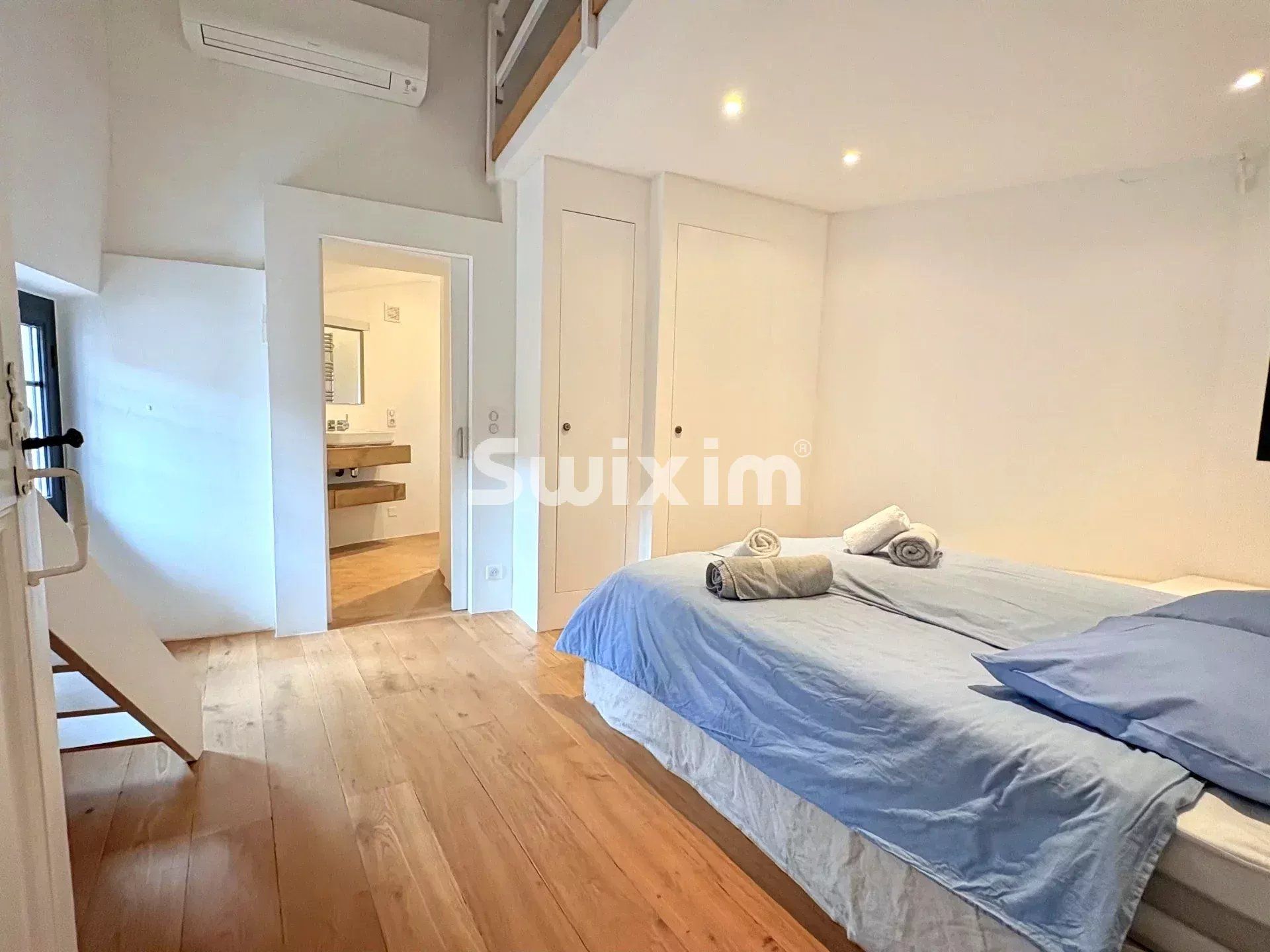 house 6 Rooms for sale on Le Plan-de-la-Tour (83120)