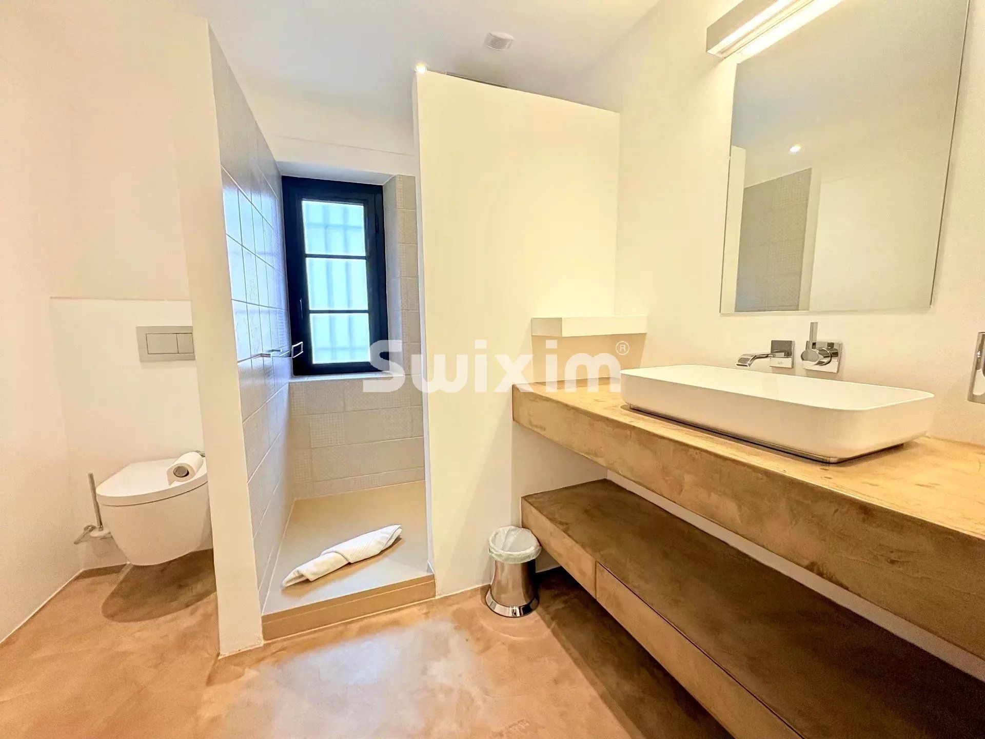 house 6 Rooms for sale on Le Plan-de-la-Tour (83120)