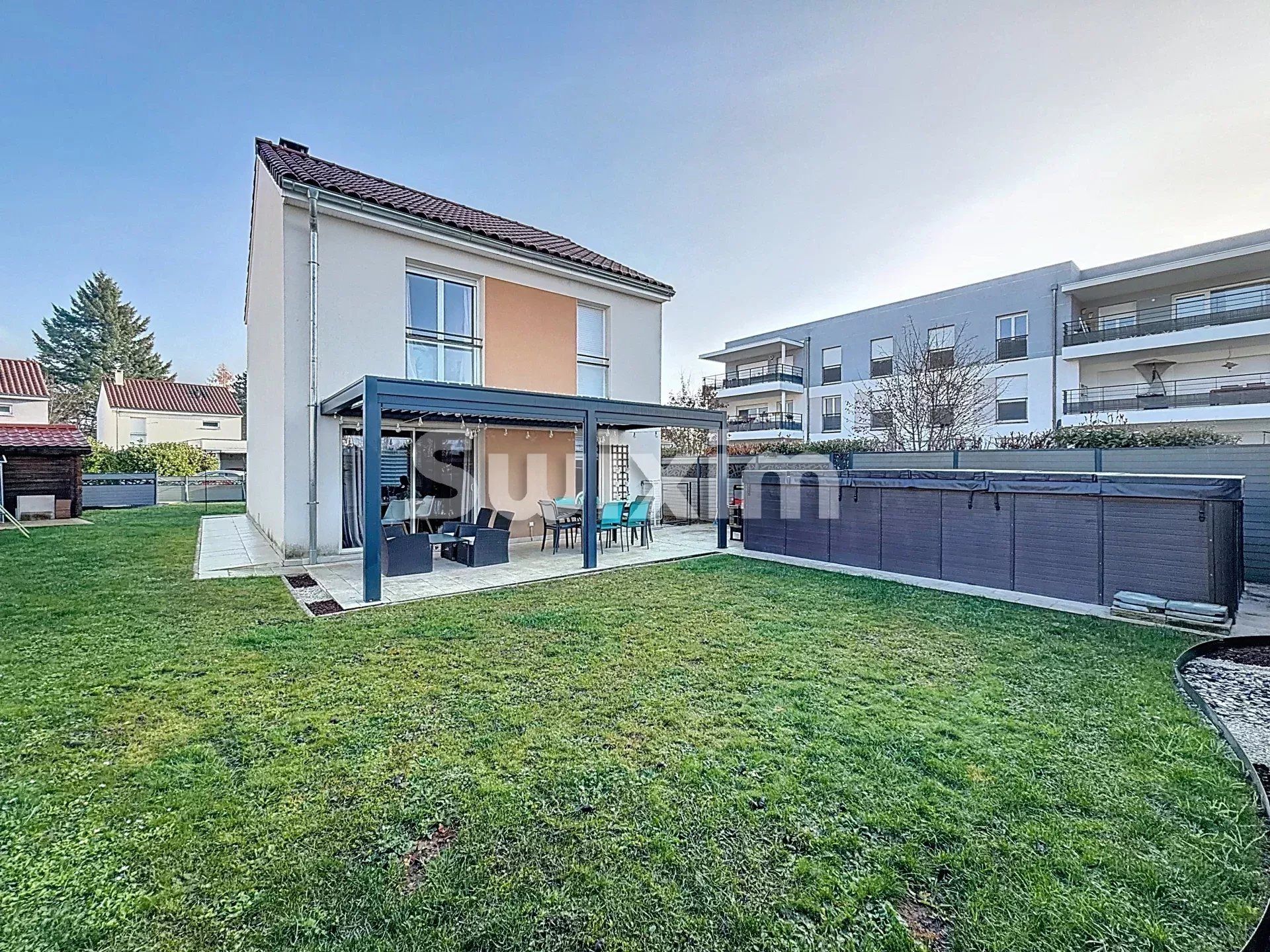 casa 5 Quartos para venda sobre Saint-Genis-Pouilly (01630)