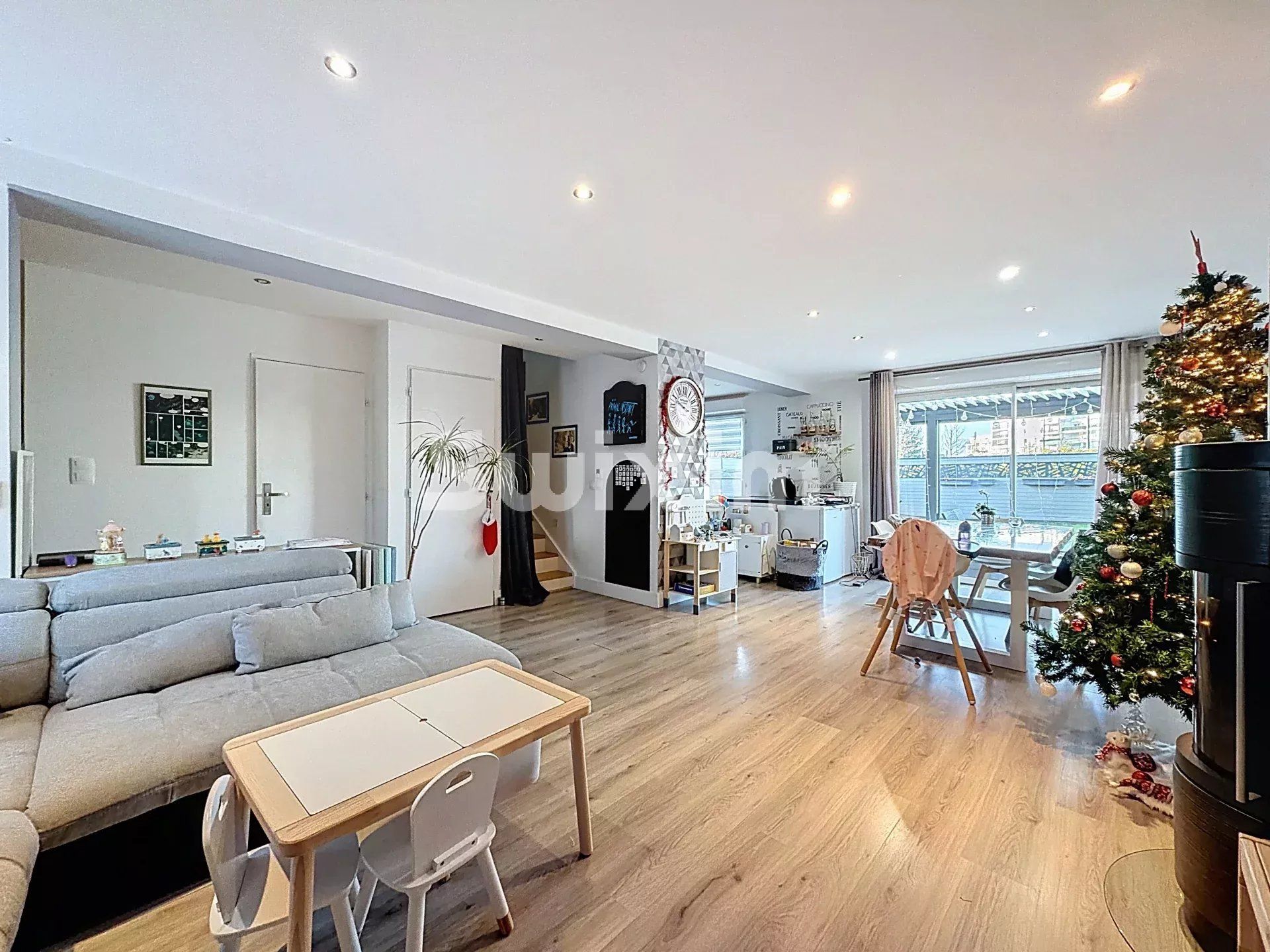 casa 5 Quartos para venda sobre Saint-Genis-Pouilly (01630)