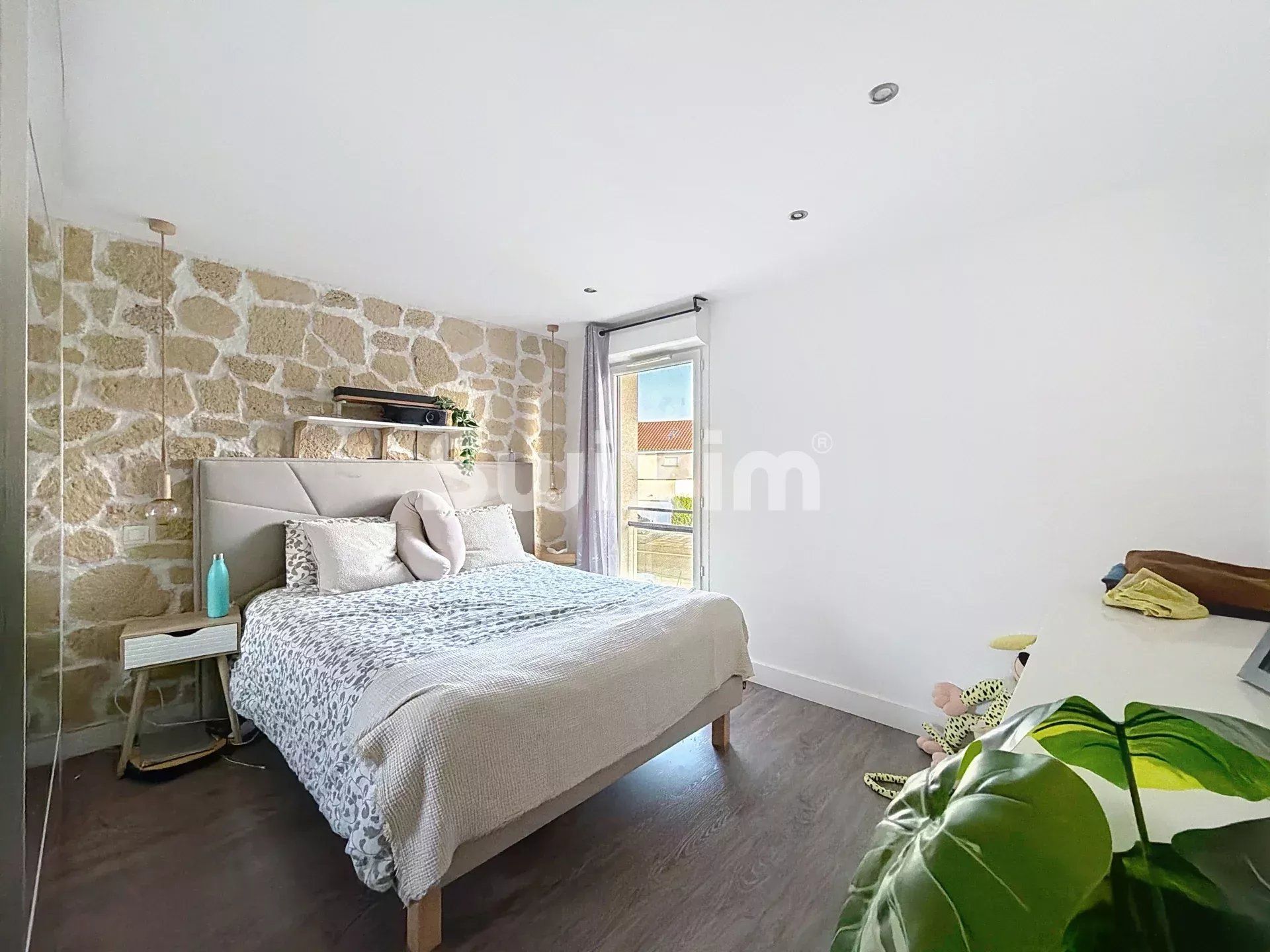 casa 5 Quartos para venda sobre Saint-Genis-Pouilly (01630)