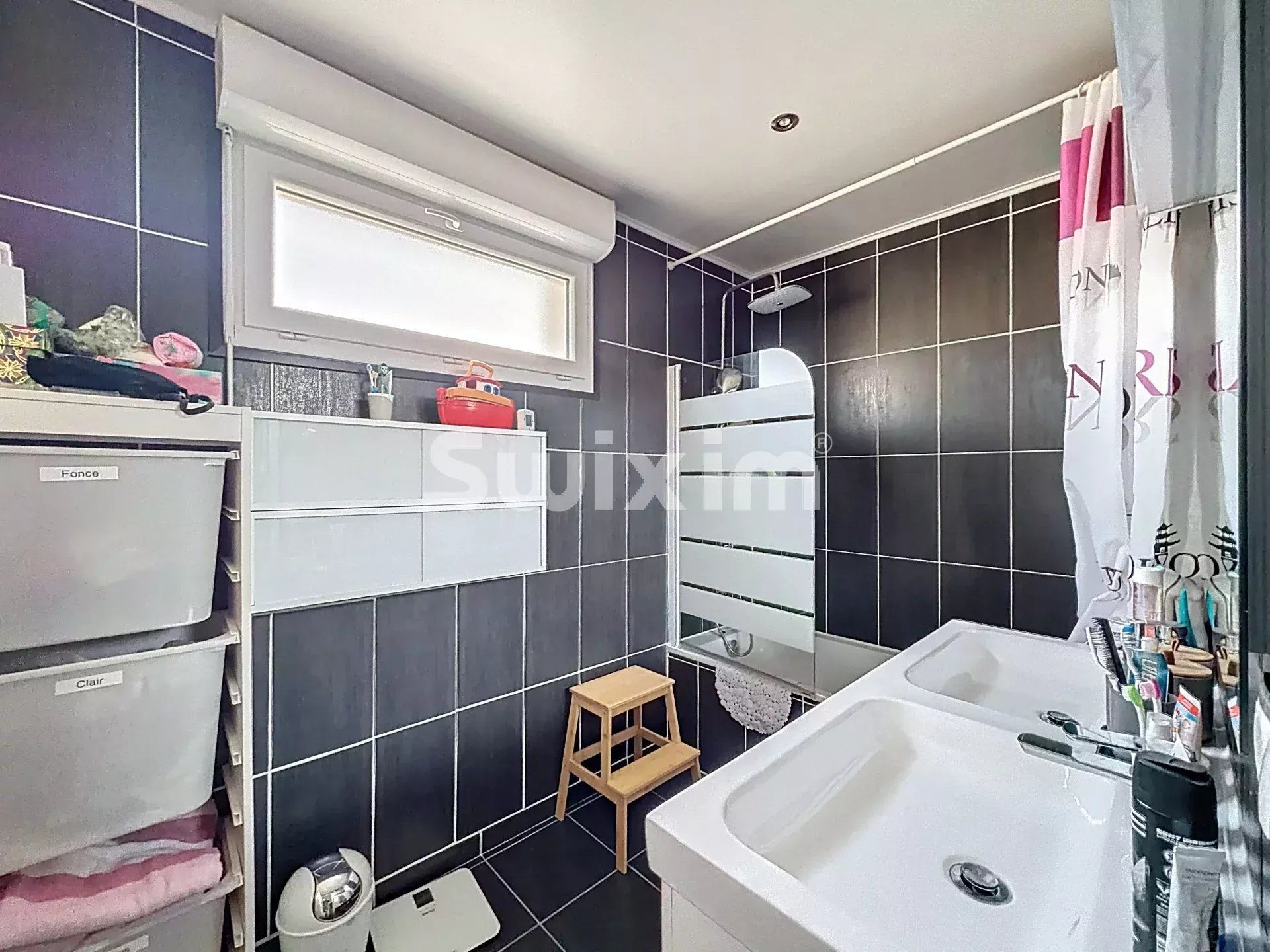 casa 5 Quartos para venda sobre Saint-Genis-Pouilly (01630)