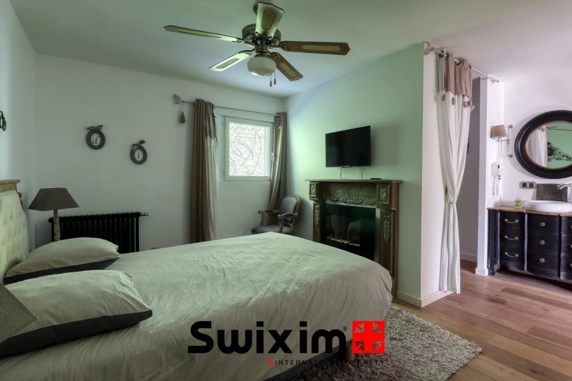 house 8 Rooms for sale on Saint-Estèphe (33180)