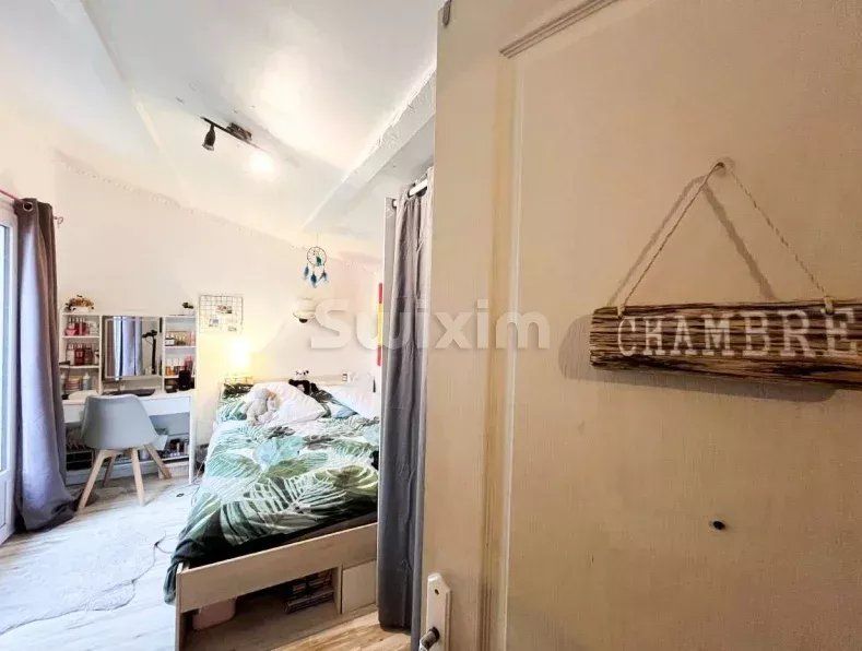 villa 7 Rooms for sale on Bagnols-en-Forêt (83600)