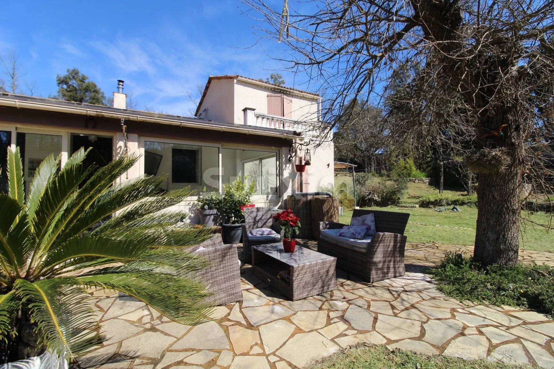 villa 7 Rooms for sale on Bagnols-en-Forêt (83600)