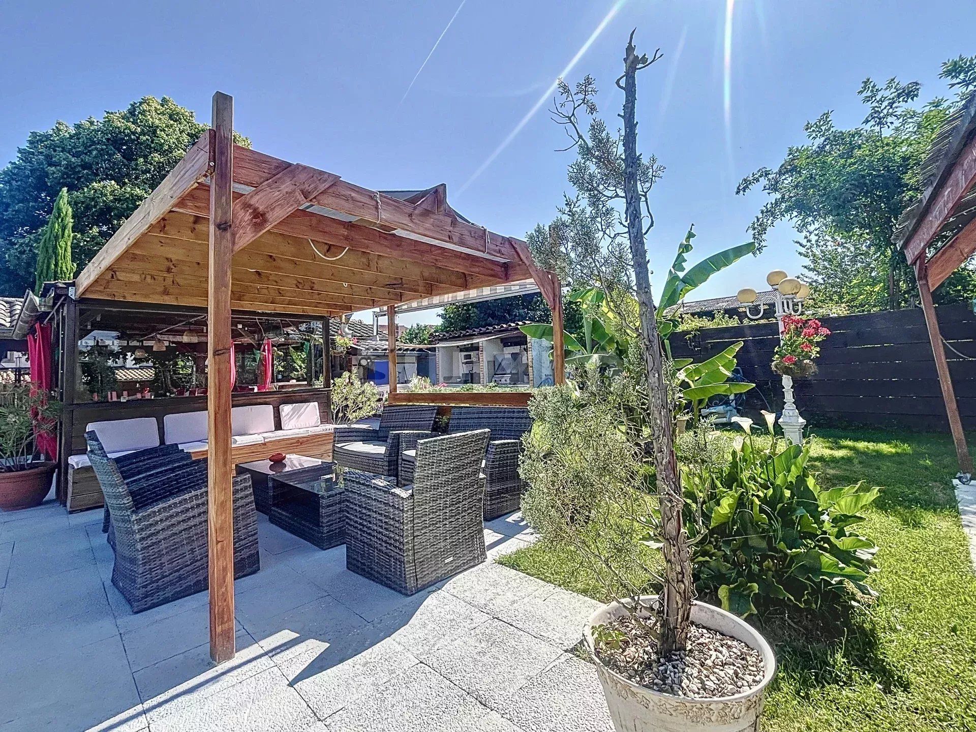 casa 14 Camere in vendita su Châtillon-sur-Chalaronne (01400)