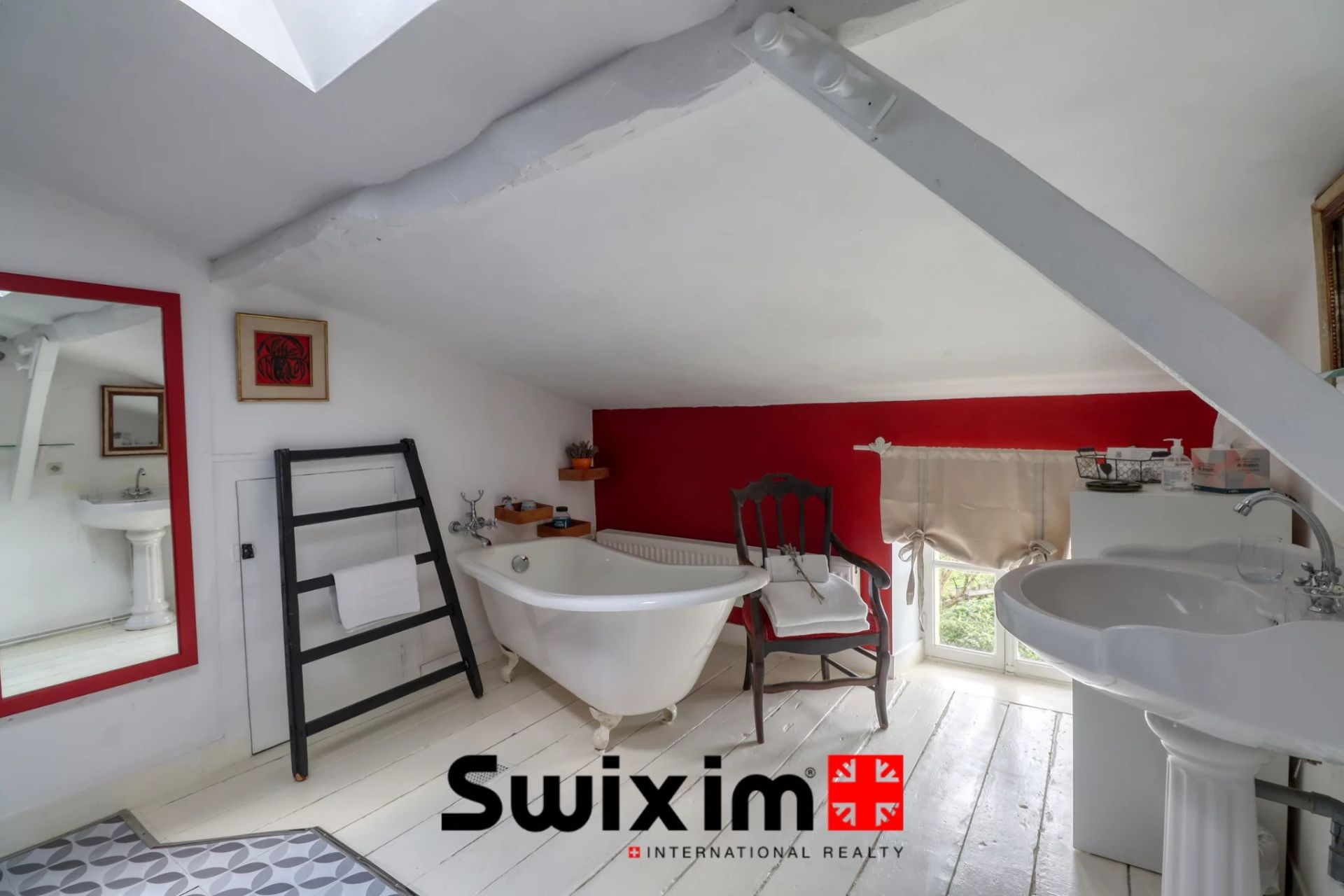 house 10 Rooms for sale on Saint-Estèphe (33180)