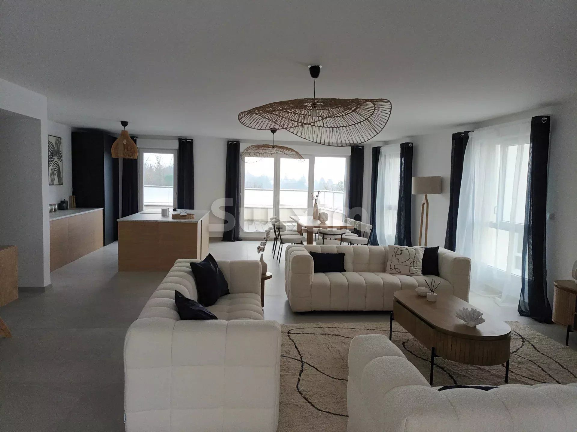 apartment 4 Rooms for sale on Champagne-au-Mont-d'Or (69410)