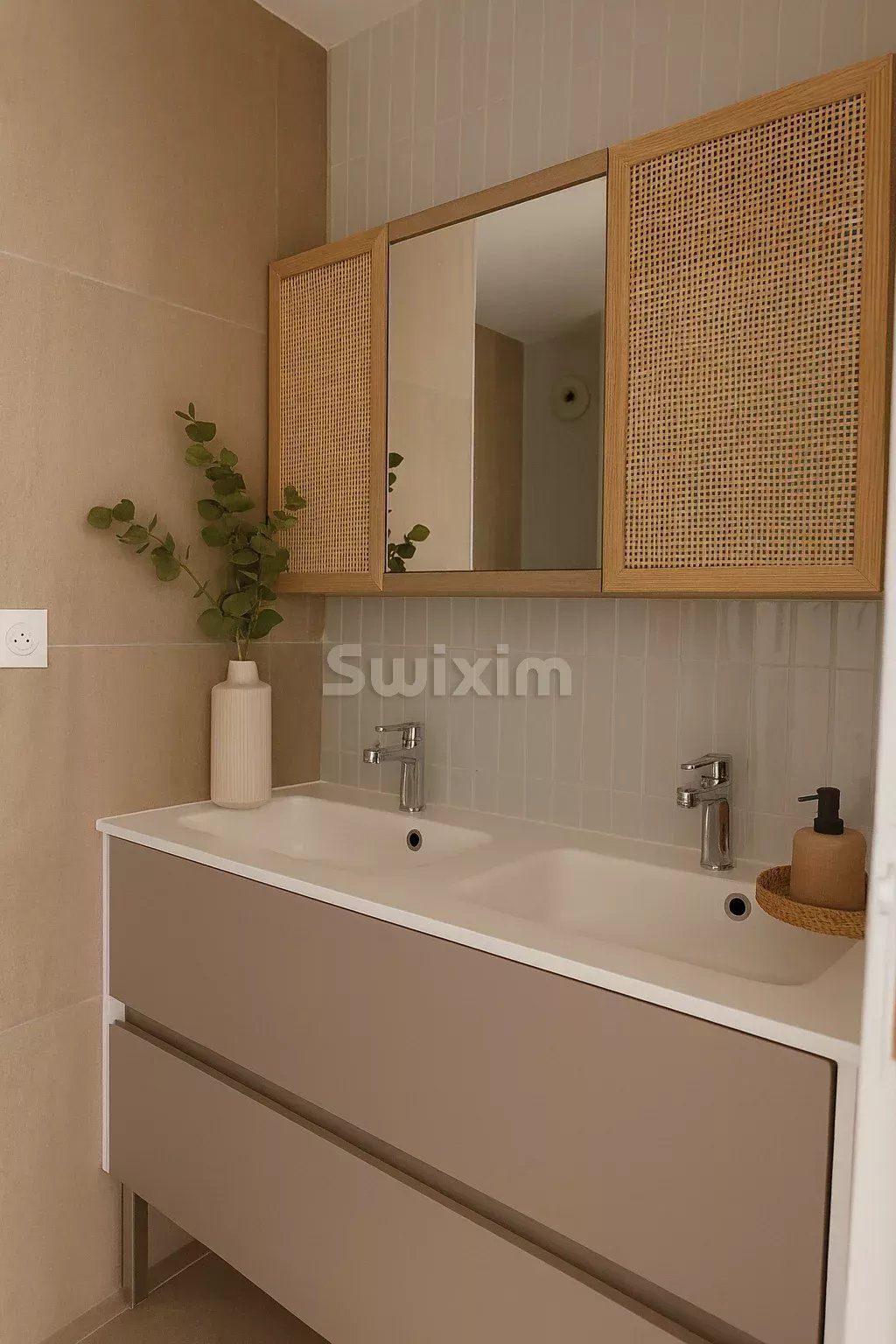 apartment 4 Rooms for sale on Champagne-au-Mont-d'Or (69410)