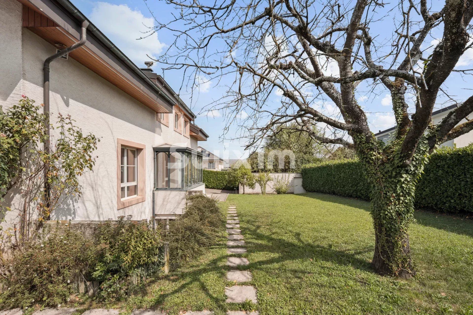 house 10 Rooms for sale on Plan-les-Ouates (1228)