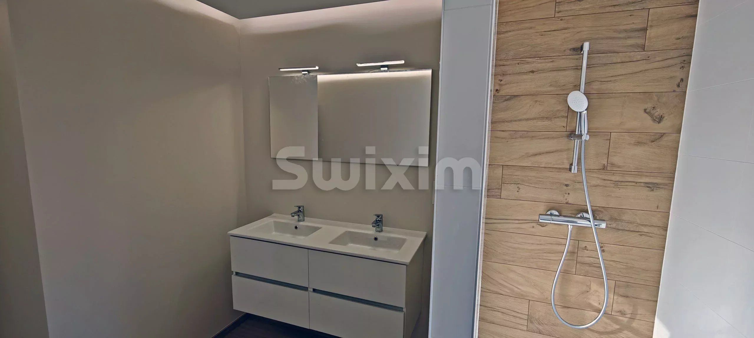 apartment 4 Rooms for sale on Le Deschaux (39120)