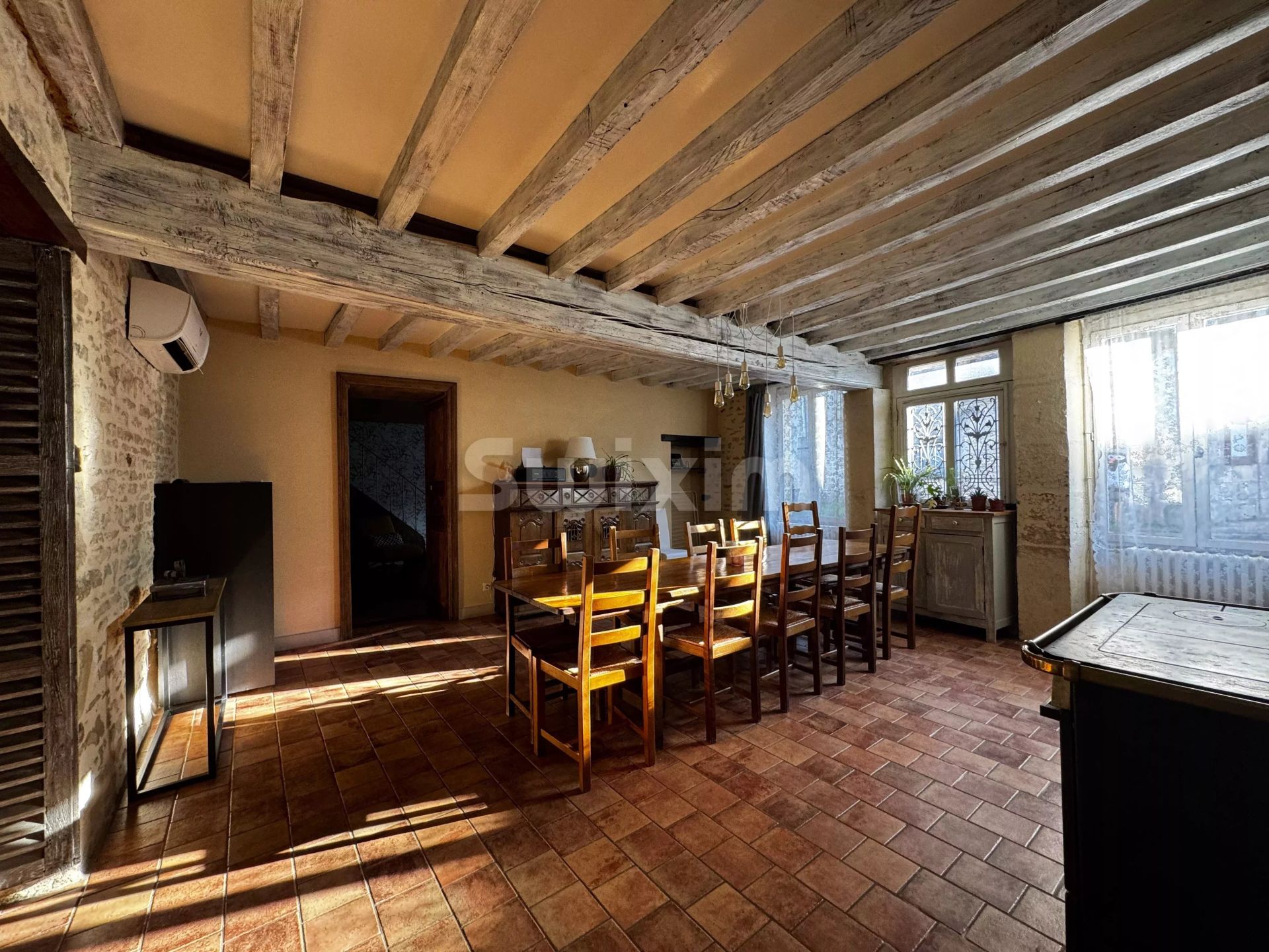 house 6 Rooms for sale on Avallon (89200)