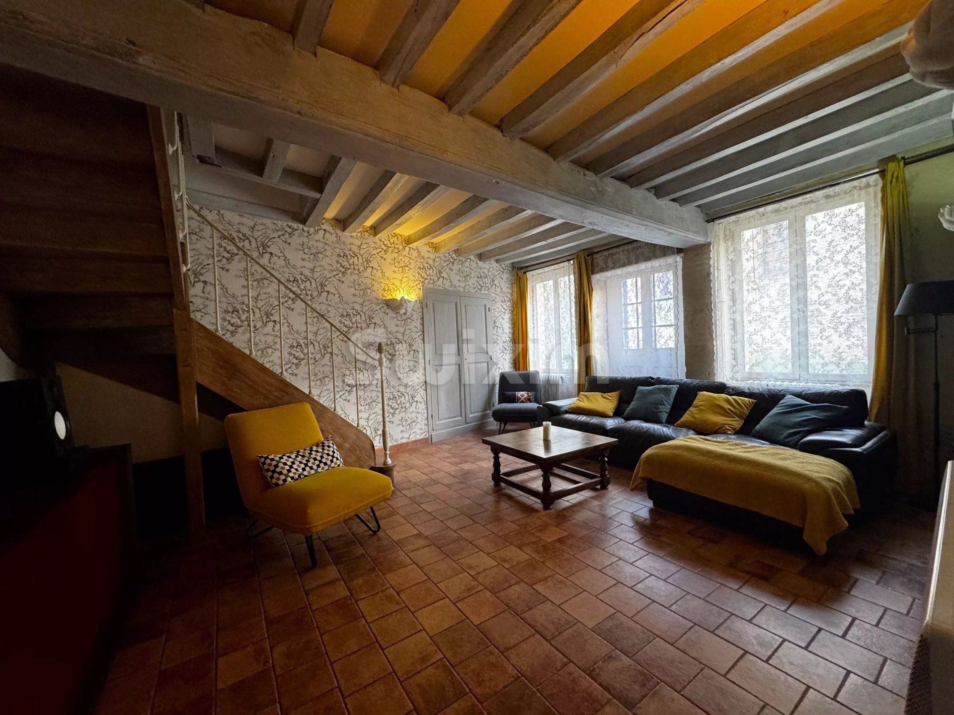 house 6 Rooms for sale on Avallon (89200)