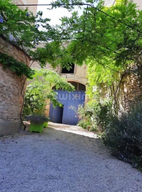house 6 Rooms for sale on Avallon (89200)