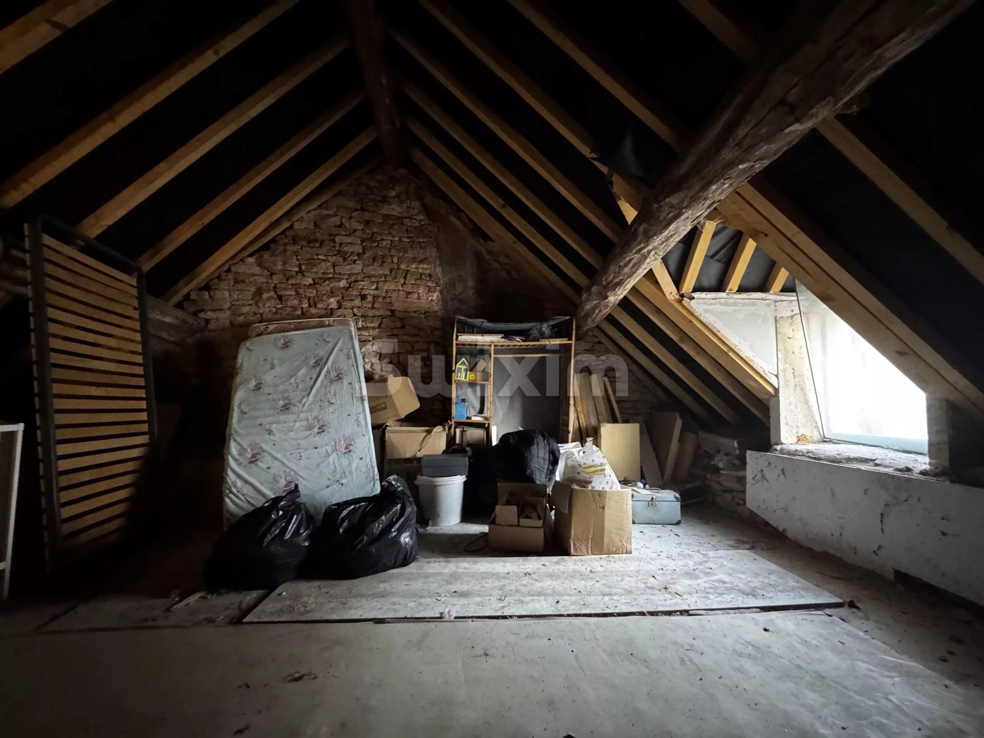 house 6 Rooms for sale on Avallon (89200)