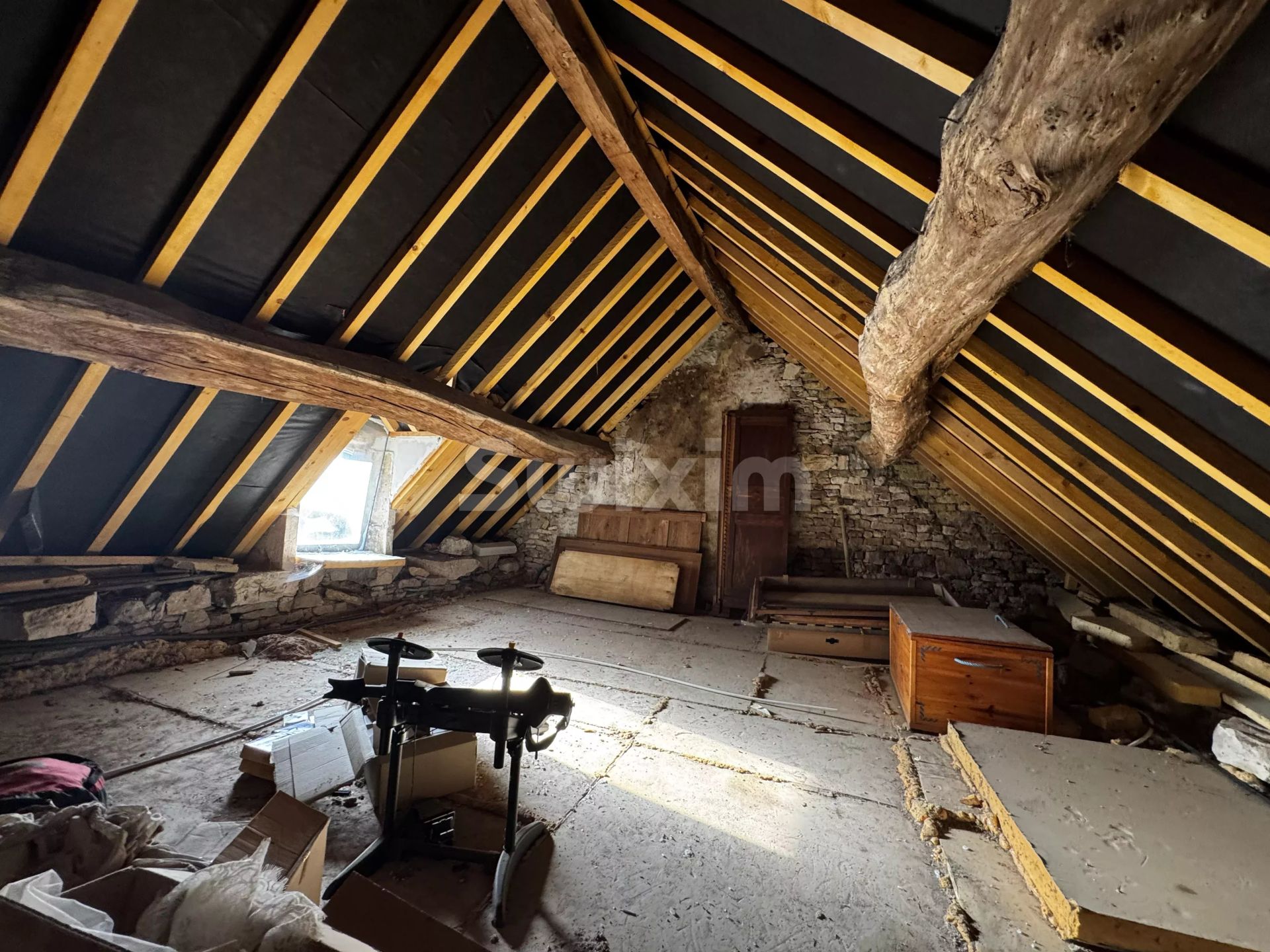 house 6 Rooms for sale on Avallon (89200)