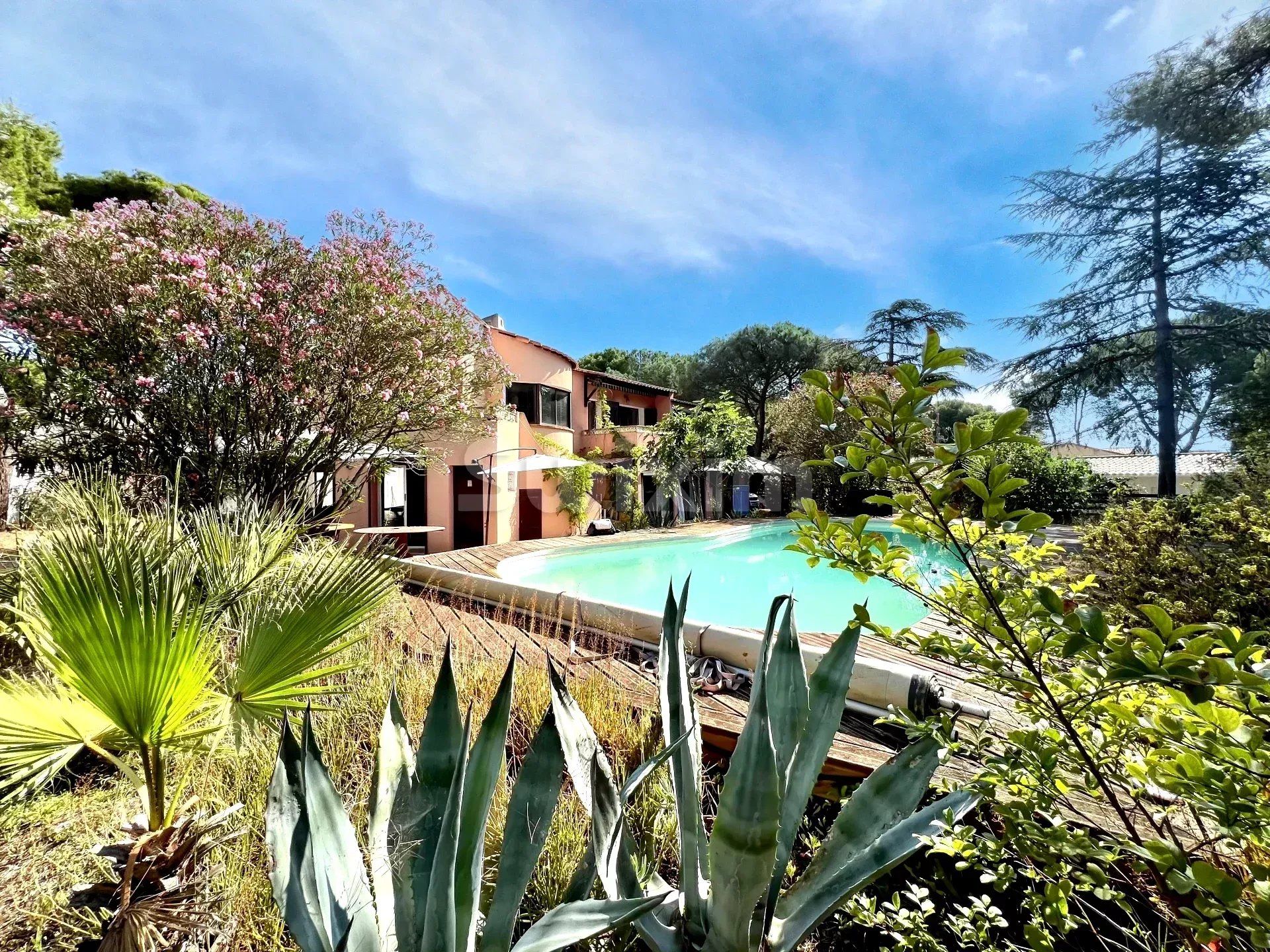 villa 6 Rooms for sale on Le Cap-d'Agde (34300)