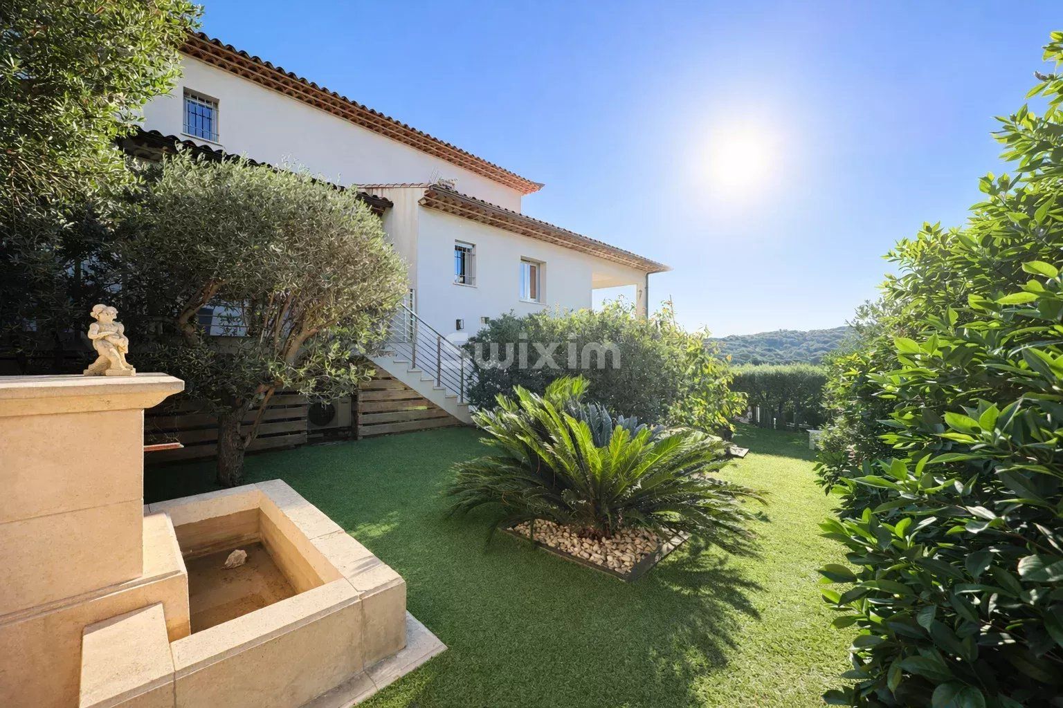 house 10 Rooms for sale on Sainte-Maxime (83120)