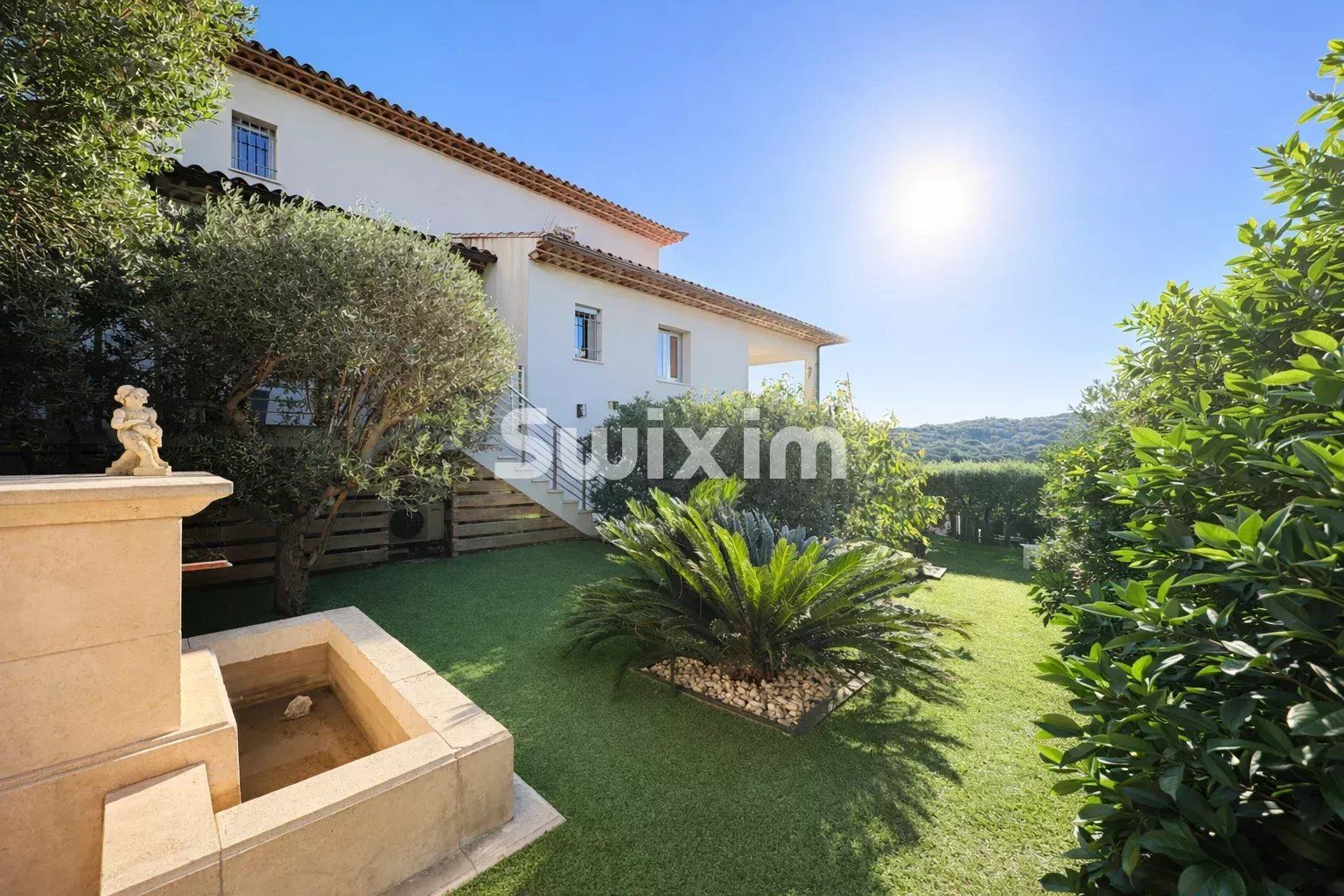 house 10 Rooms for sale on Sainte-Maxime (83120)