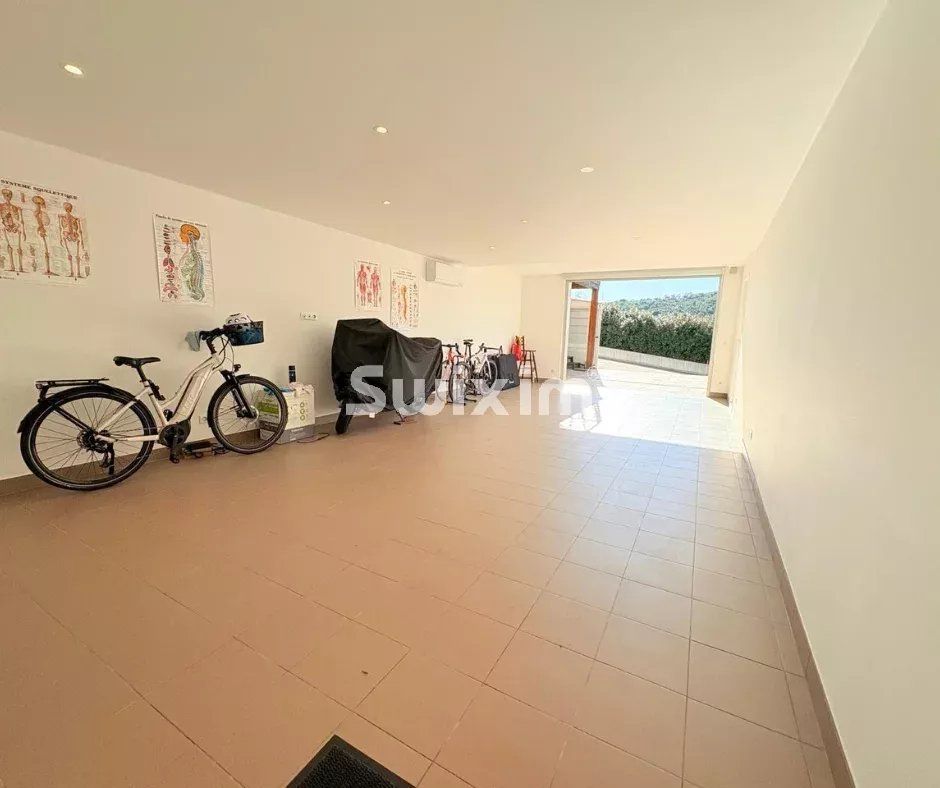 house 10 Rooms for sale on Sainte-Maxime (83120)