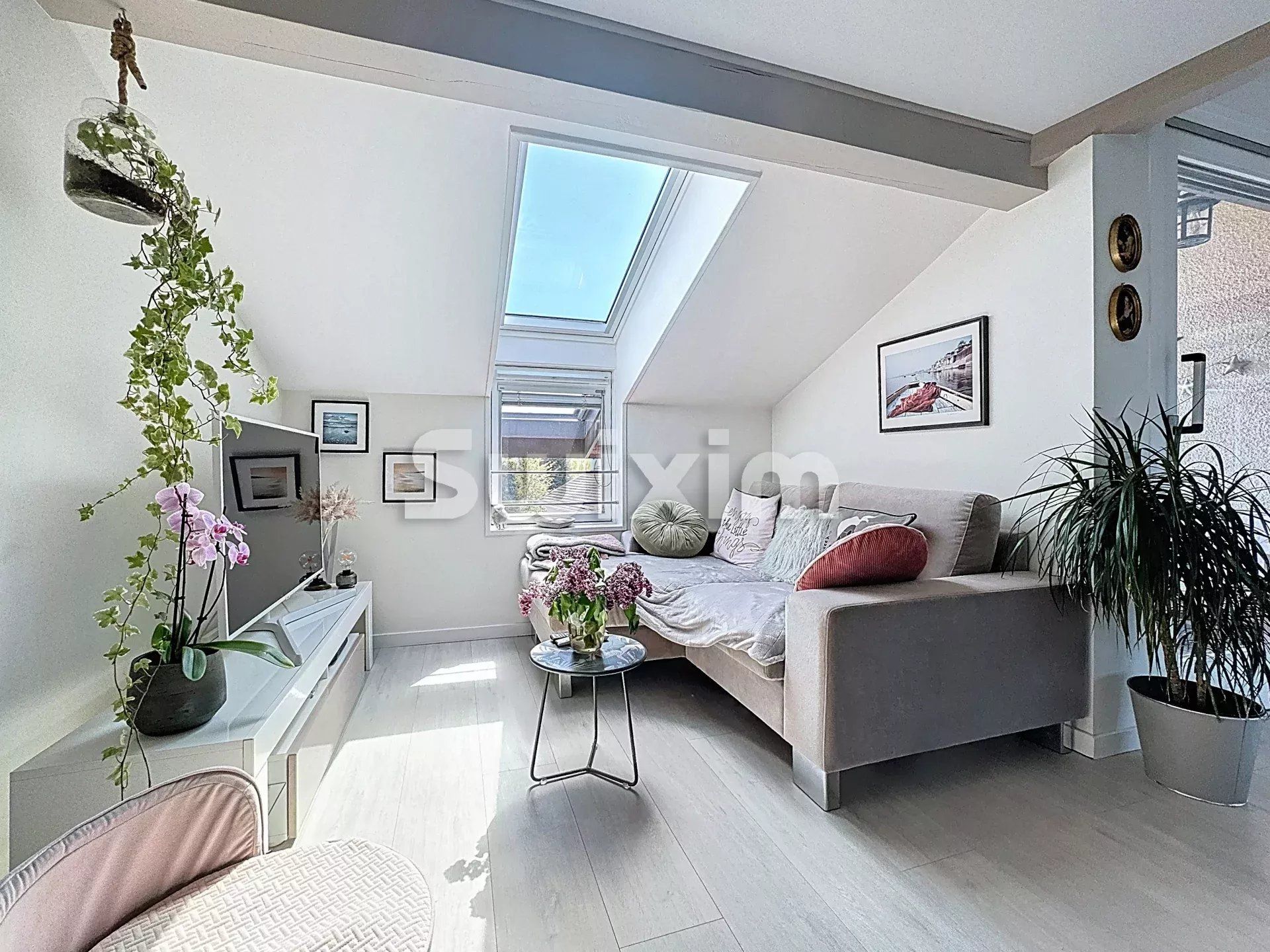 apartment 3 Rooms for sale on Prévessin-Moëns (01280)