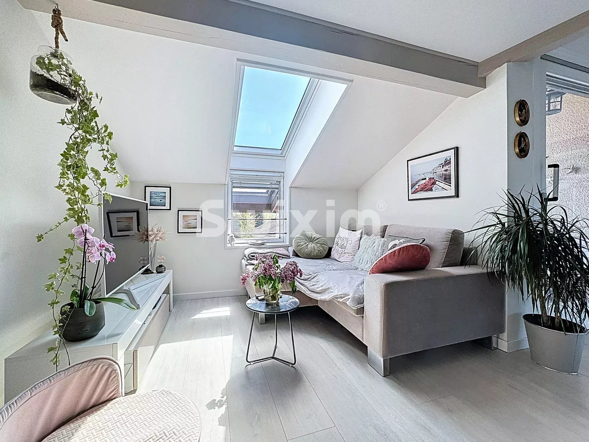 apartment 3 Rooms for sale on Prévessin-Moëns (01280)