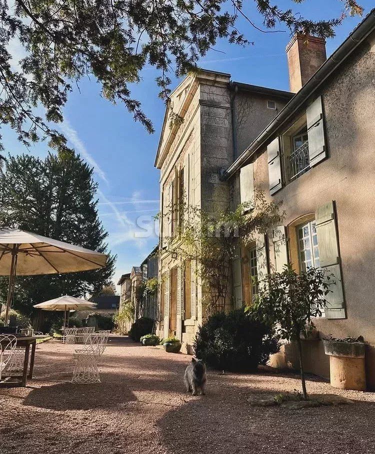 property 24 Rooms for sale on Givry (71640)