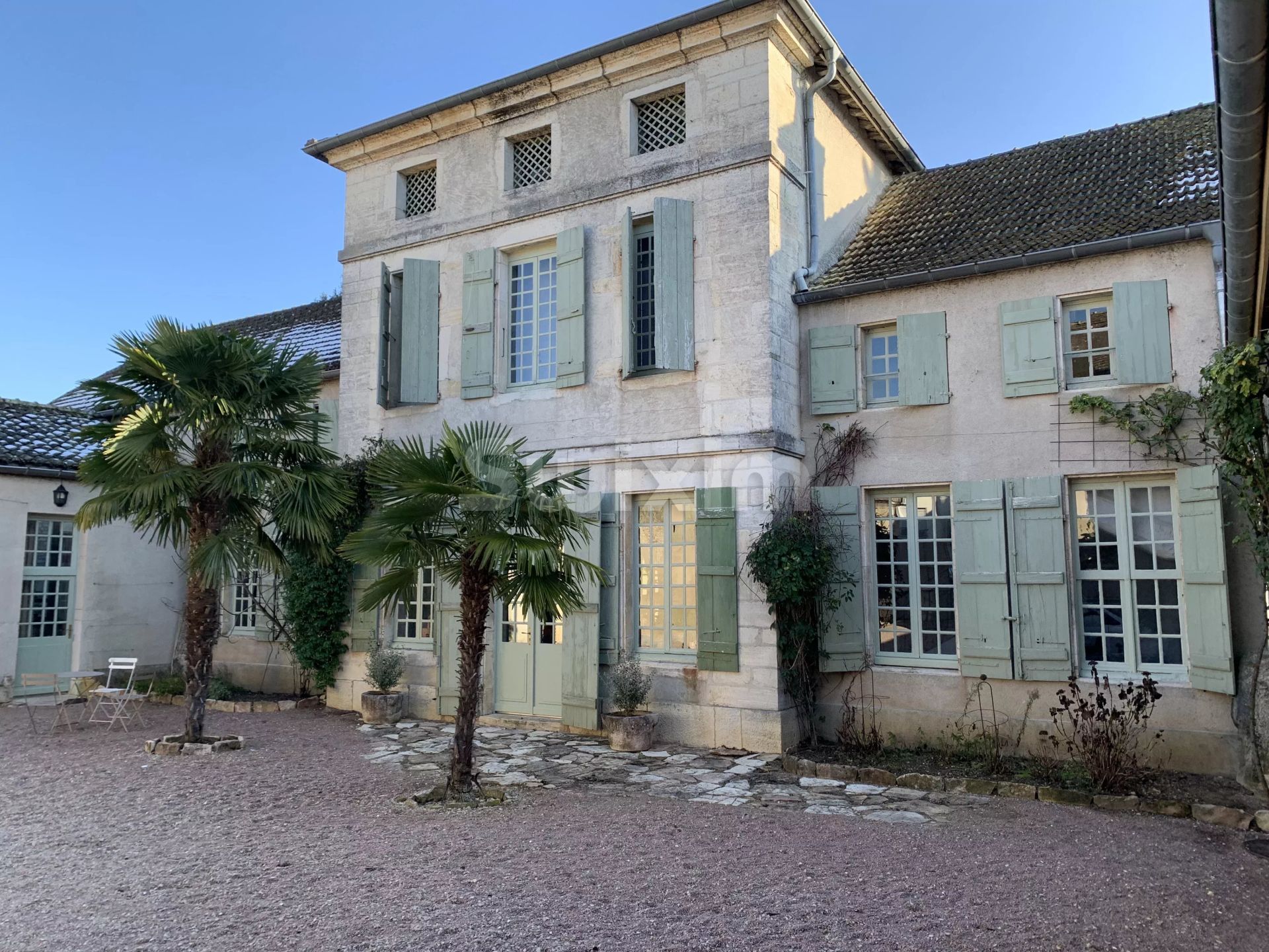 property 24 Rooms for sale on Givry (71640)