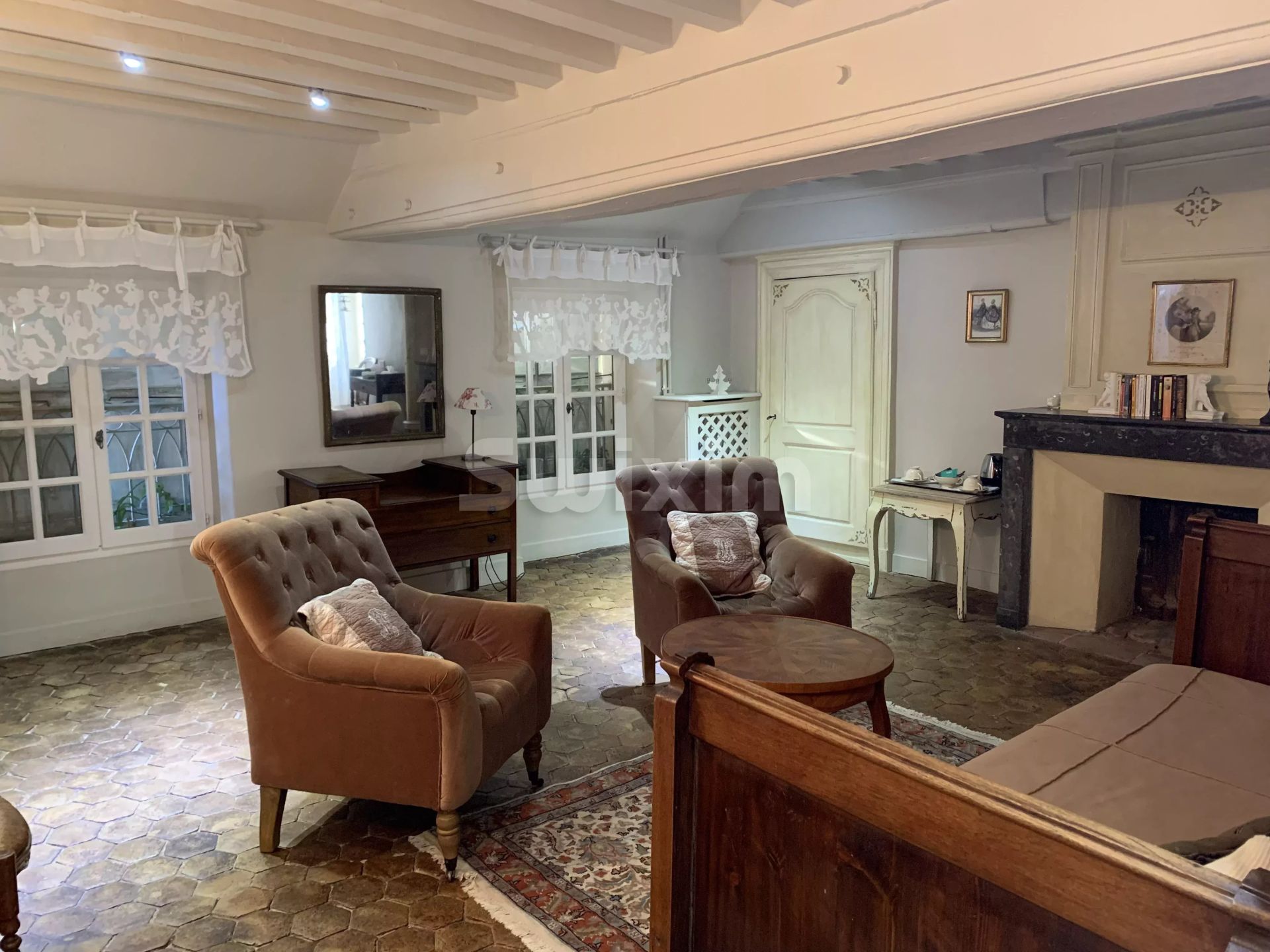 property 24 Rooms for sale on Givry (71640)