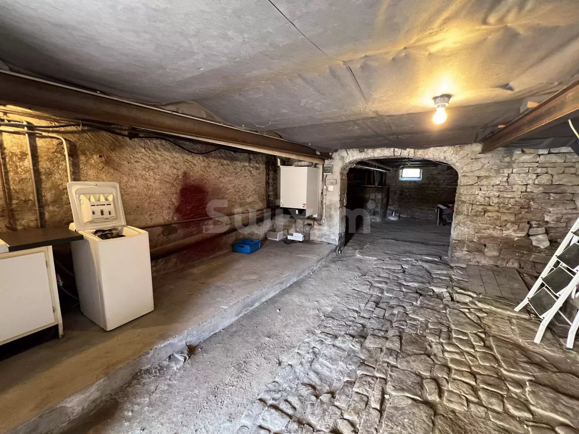 house 4 Rooms for sale on Messia-sur-Sorne (39570)