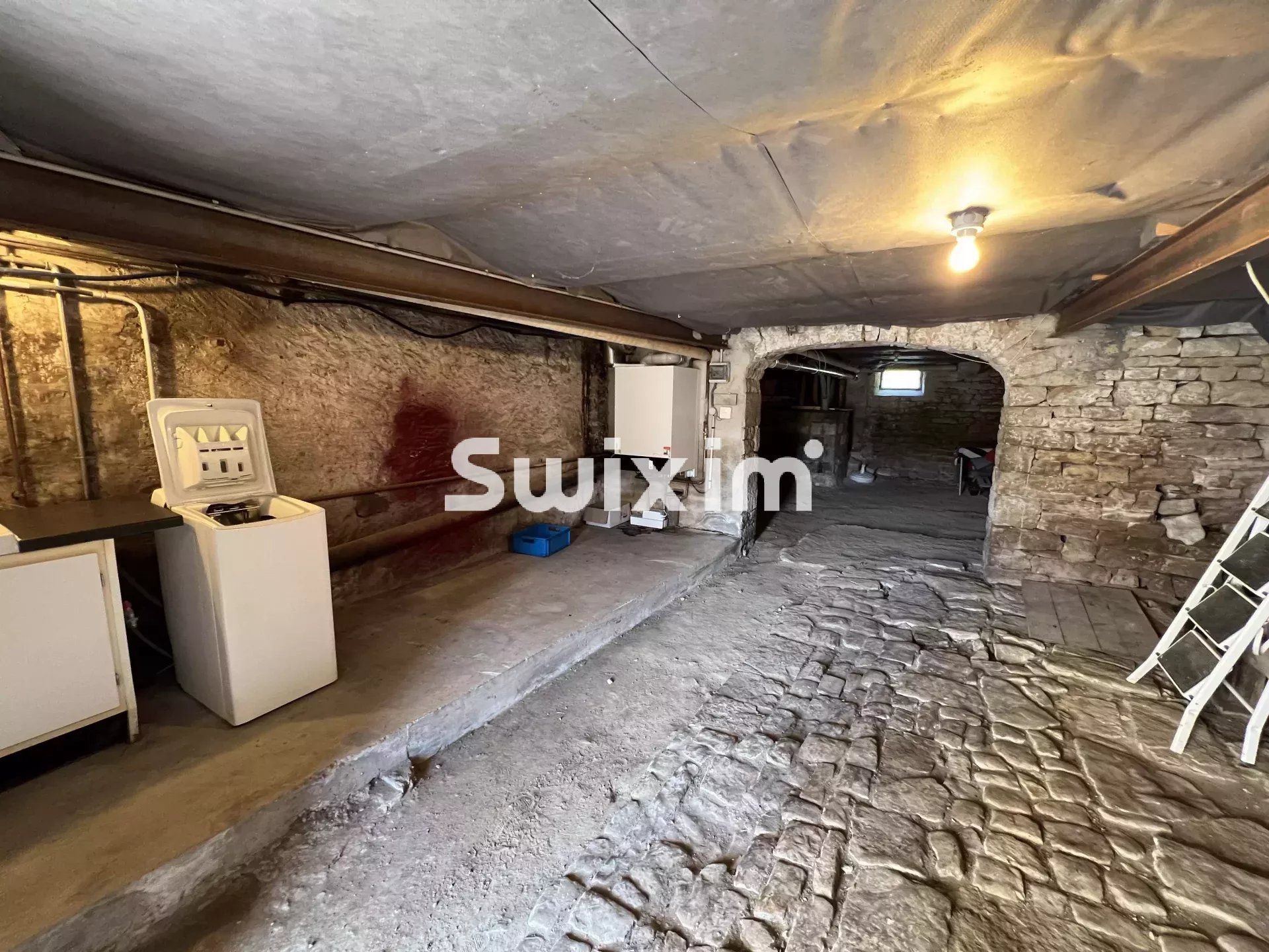 house 4 Rooms for sale on Messia-sur-Sorne (39570)