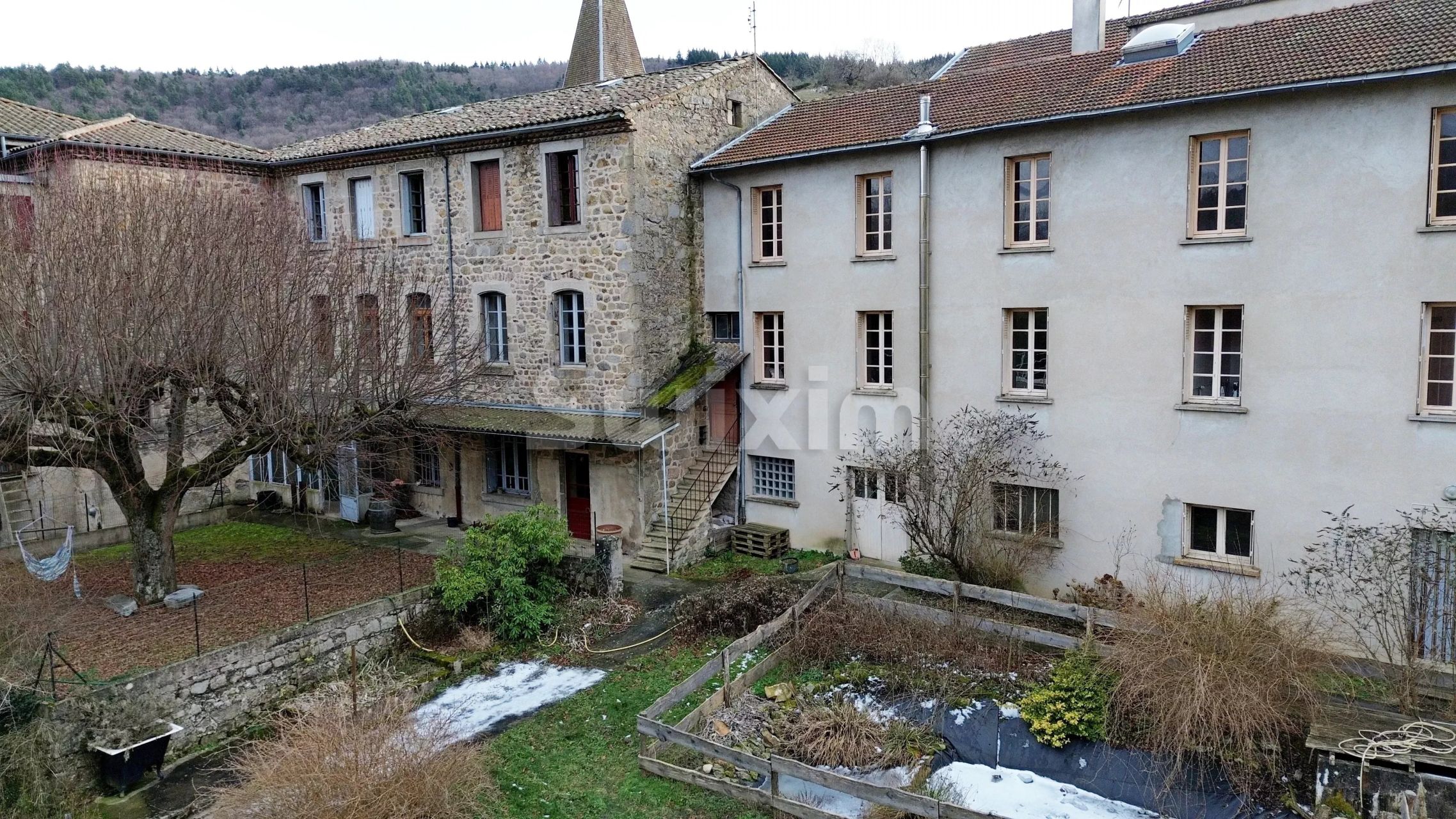 propriété 40 Pièces en vente sur Lamastre (07270)