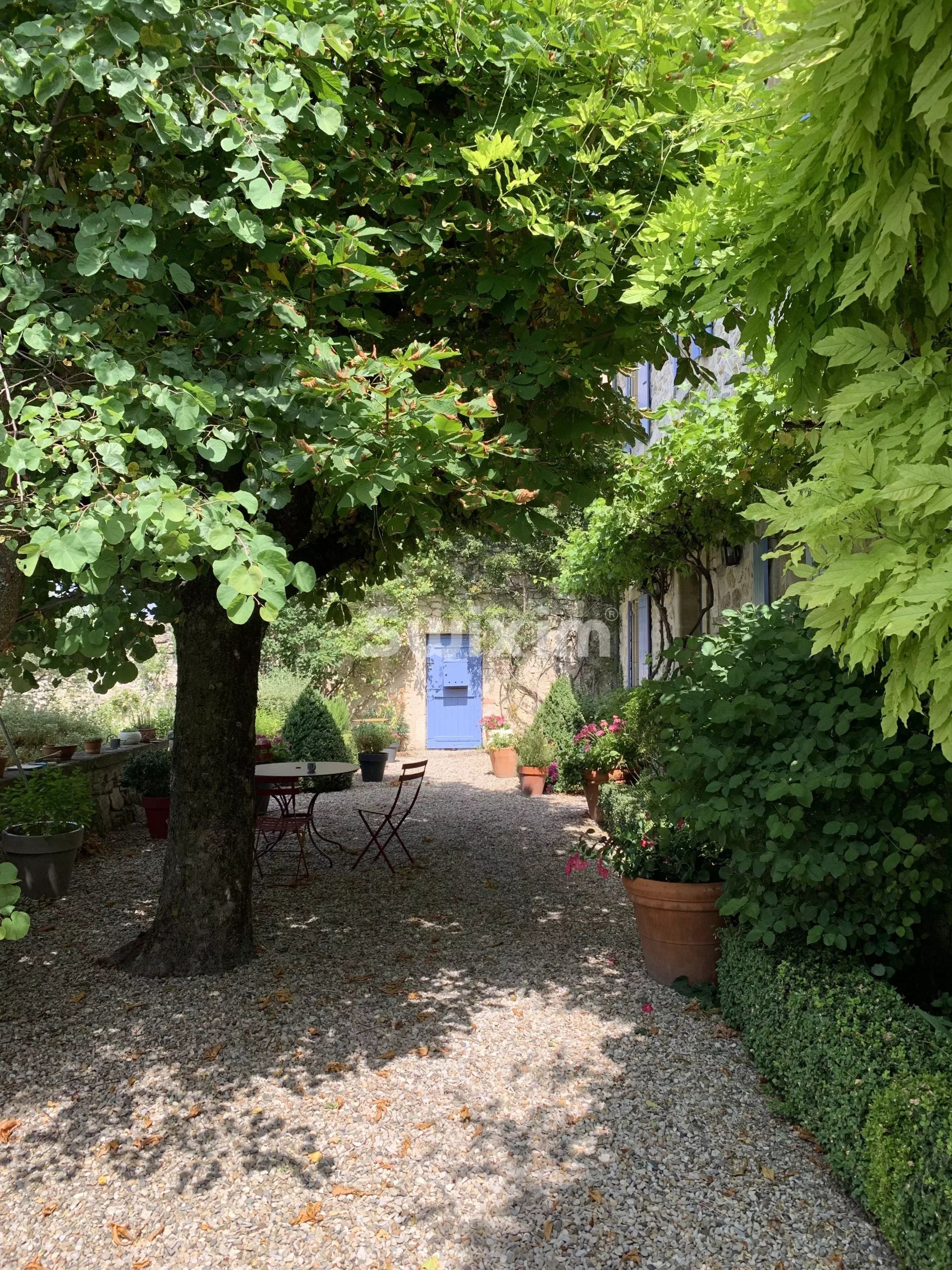 propriété 8 Pièces en vente sur Grignan (26230)