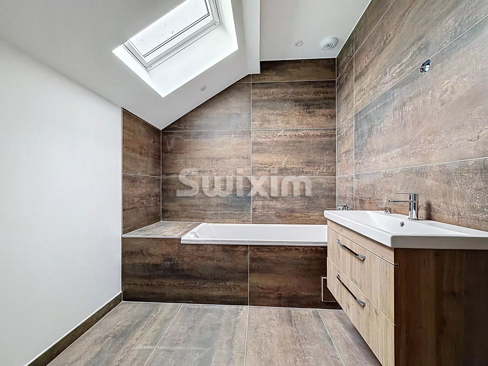 casa 5 Camere in vendita su Bons-en-Chablais (74890)