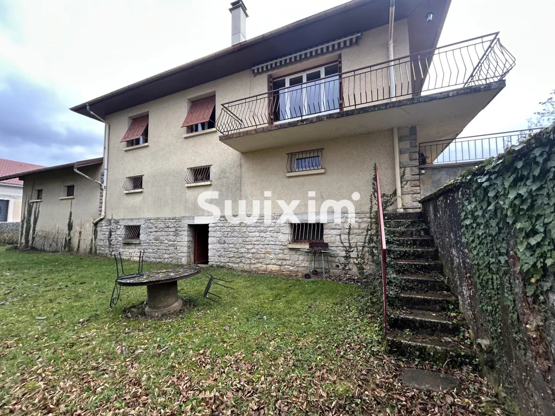 house 6 Rooms for sale on Hauteroche (39570)