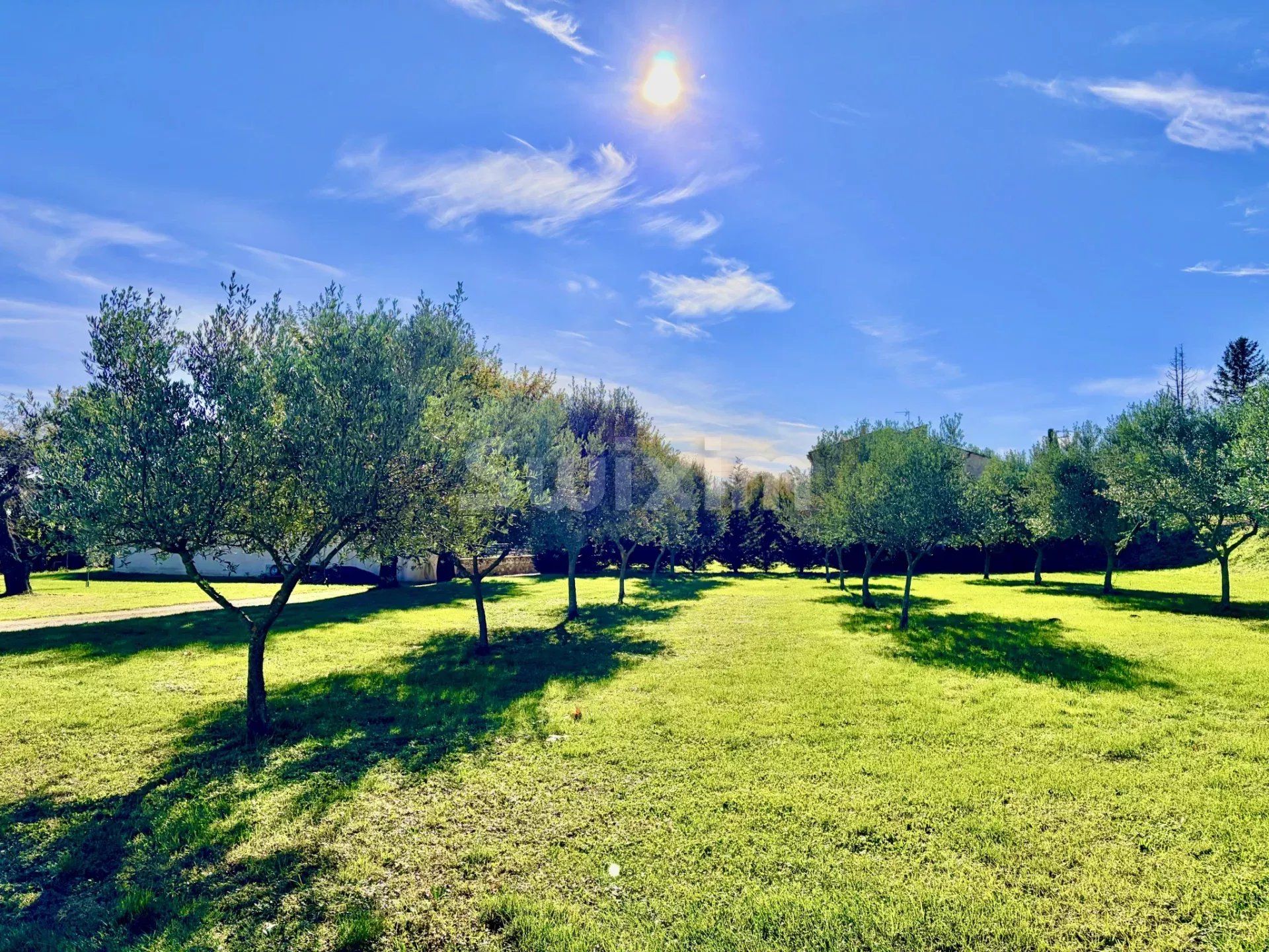 villa 8 Rooms for sale on Uzès (30700)