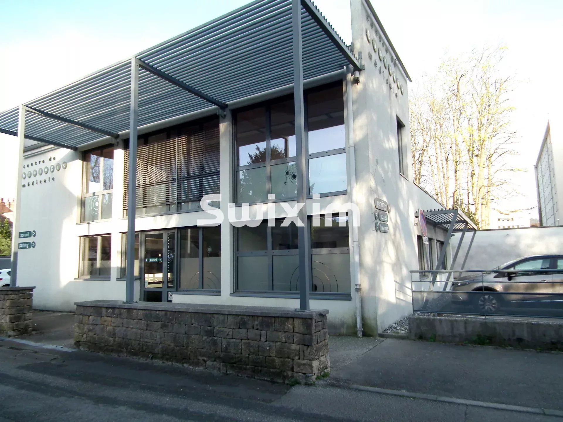 building 24 Rooms for sale on Lons-le-Saunier (39000)