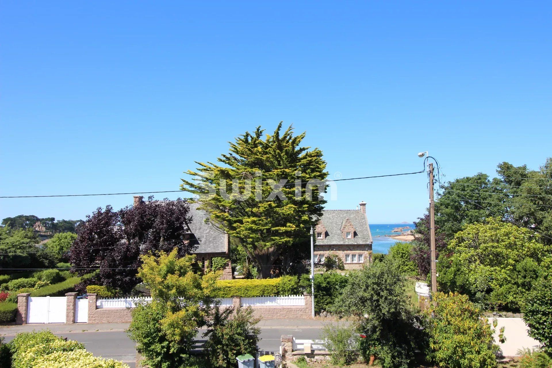 house 6 Rooms for sale on Trégastel (22730)