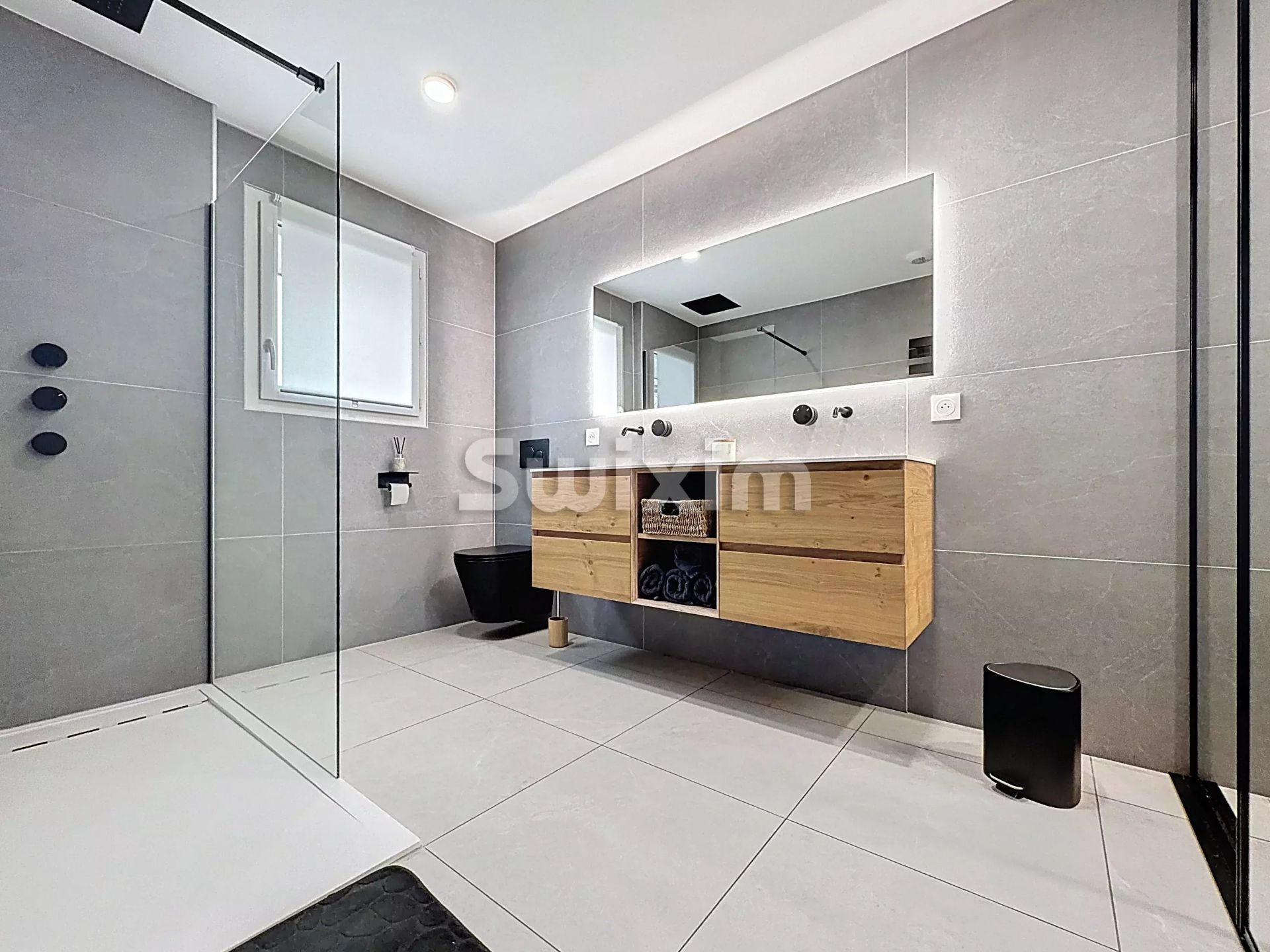 house 4 Rooms for sale on Sciez (74140)