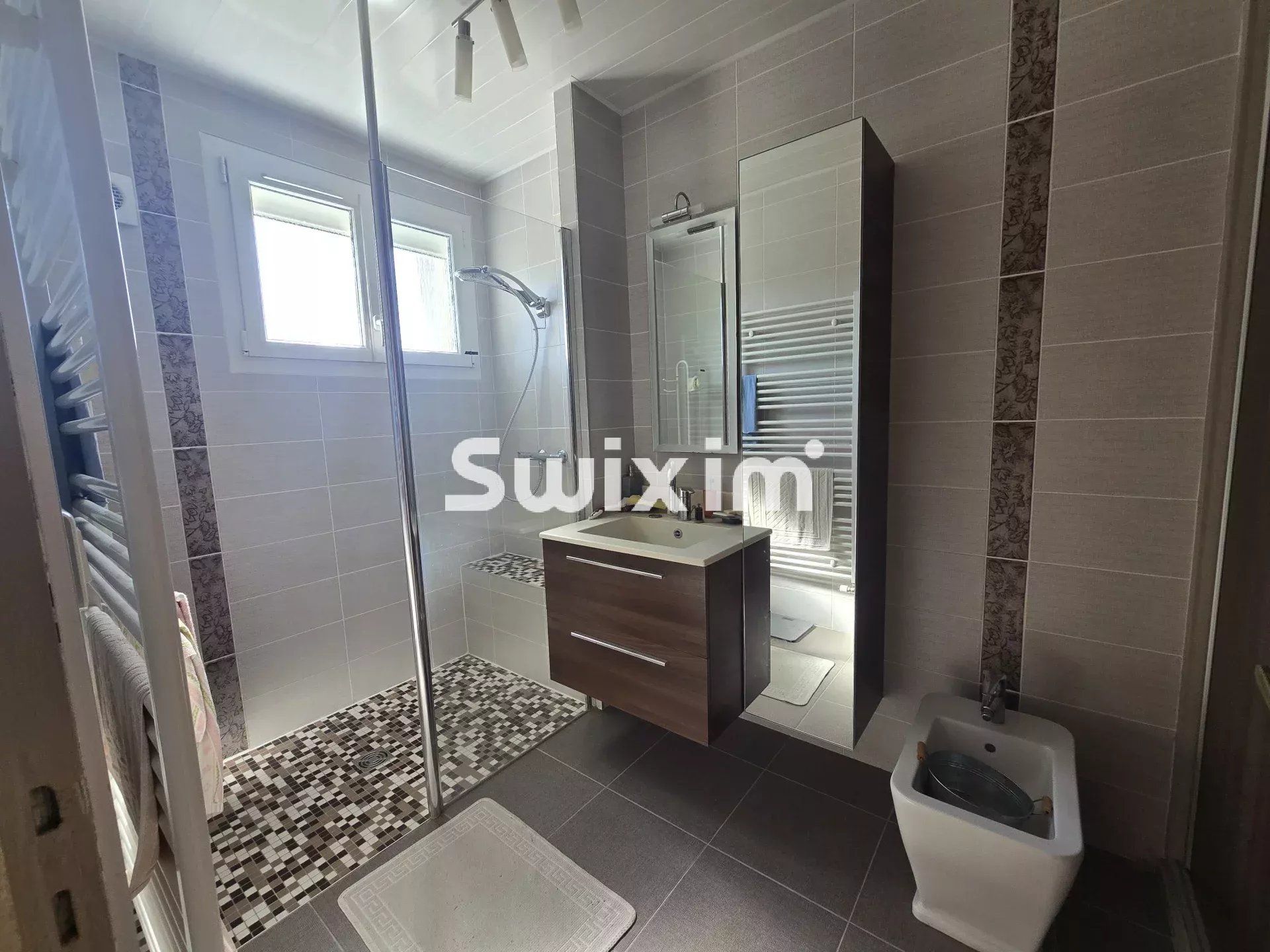 house 5 Rooms for sale on Lons-le-Saunier (39000)