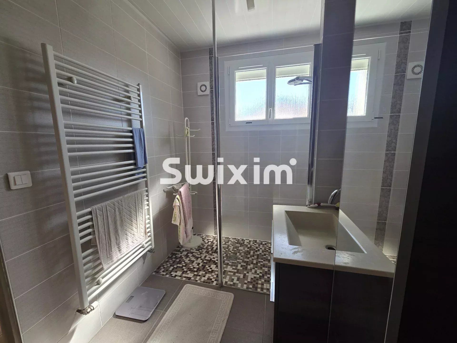 house 5 Rooms for sale on Lons-le-Saunier (39000)