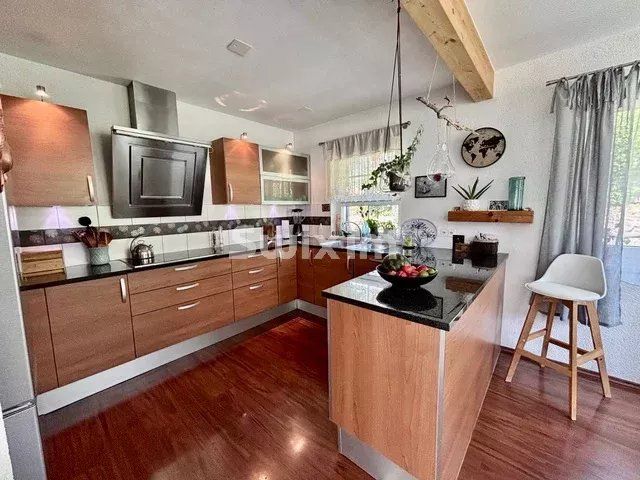 casa 6.5 Camere in vendita su Bex (1880)